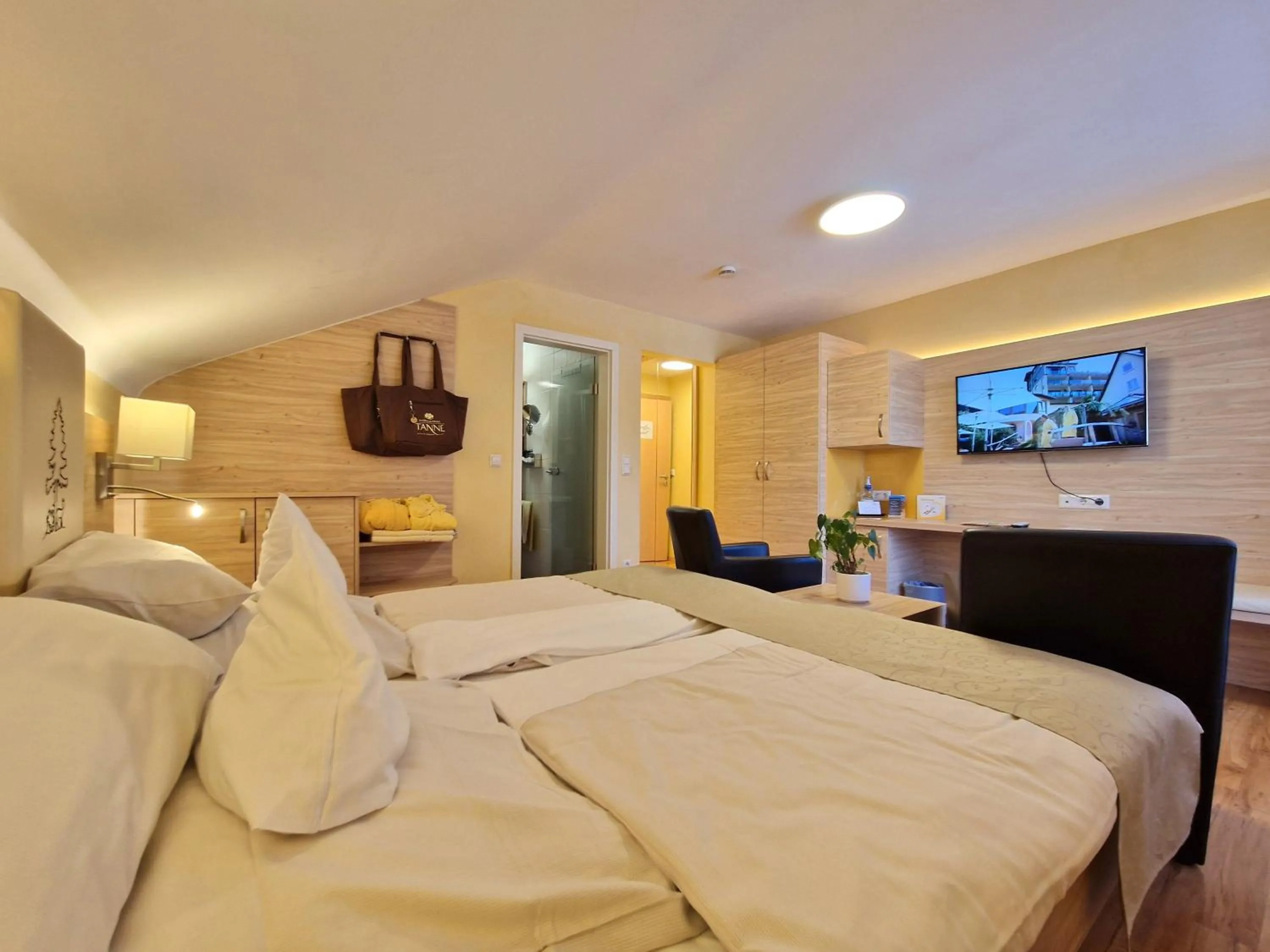 TV and multimedia, Bed in Wellnesshotel Tanne