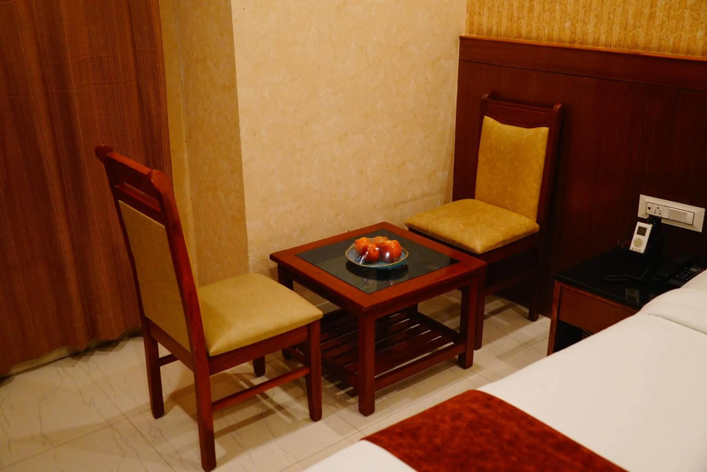 Seating area, Bed in THE GRAND CORAL