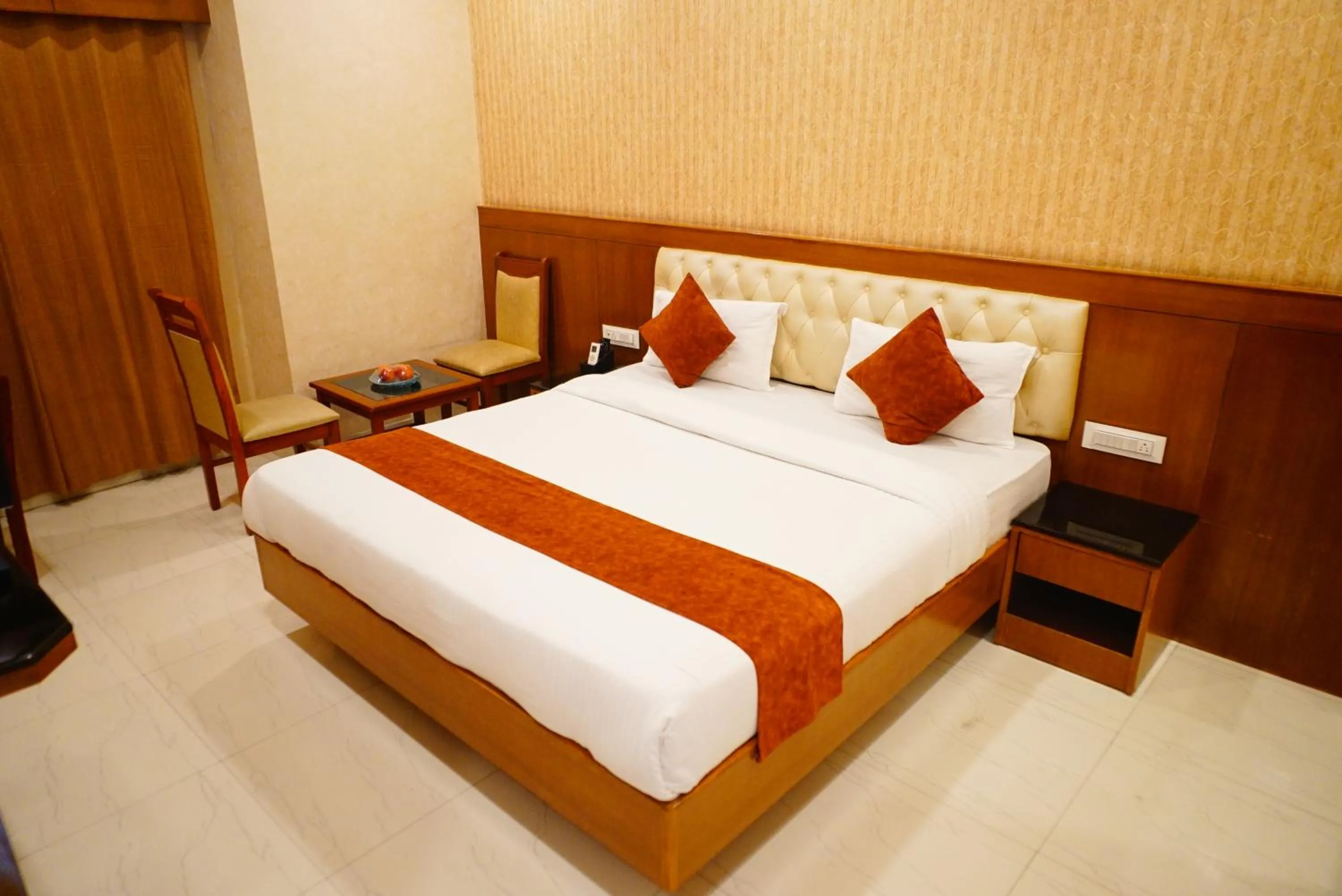 Photo of the whole room, Bed in THE GRAND CORAL