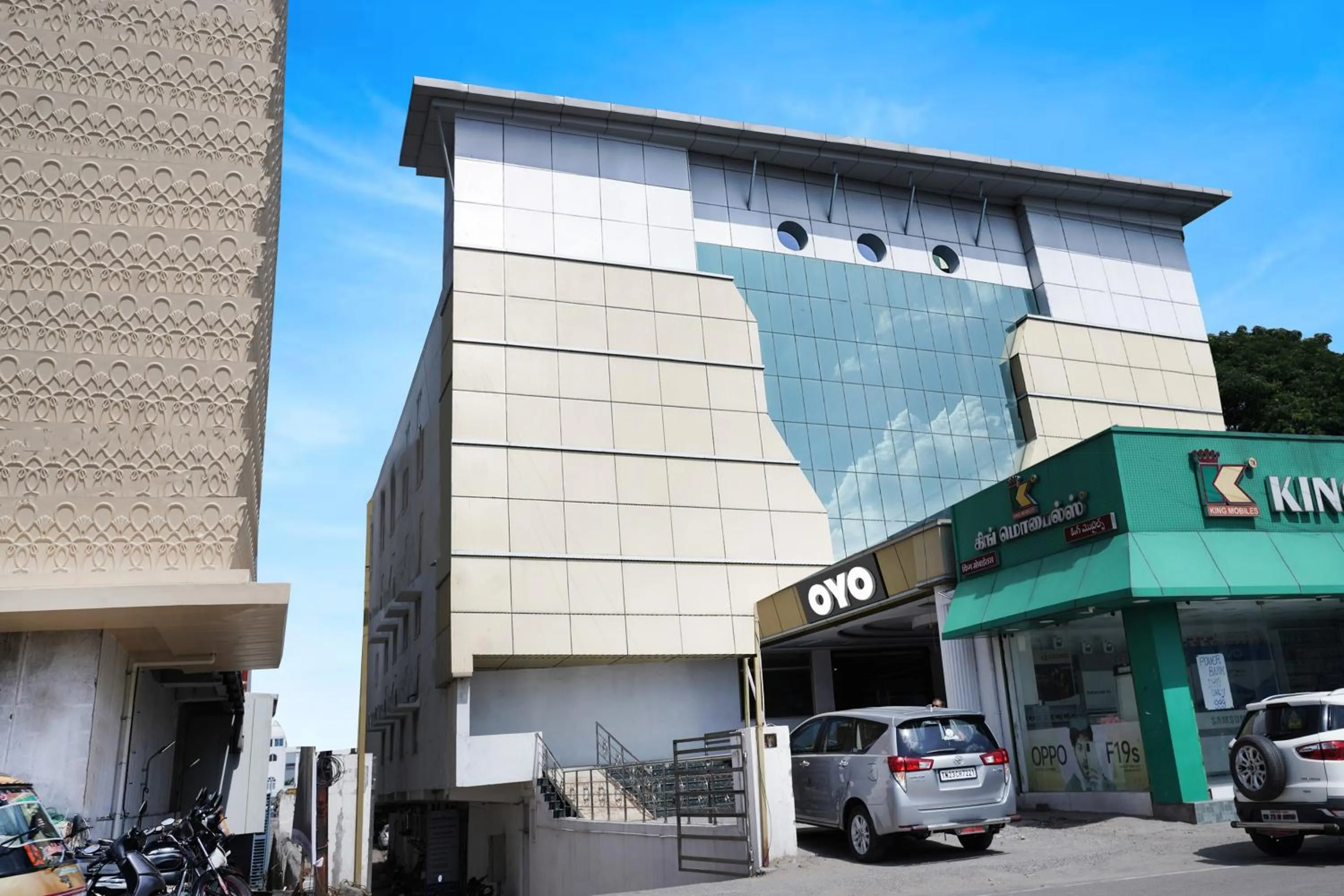Facade/entrance, Property Building in Collection O Avm Castle