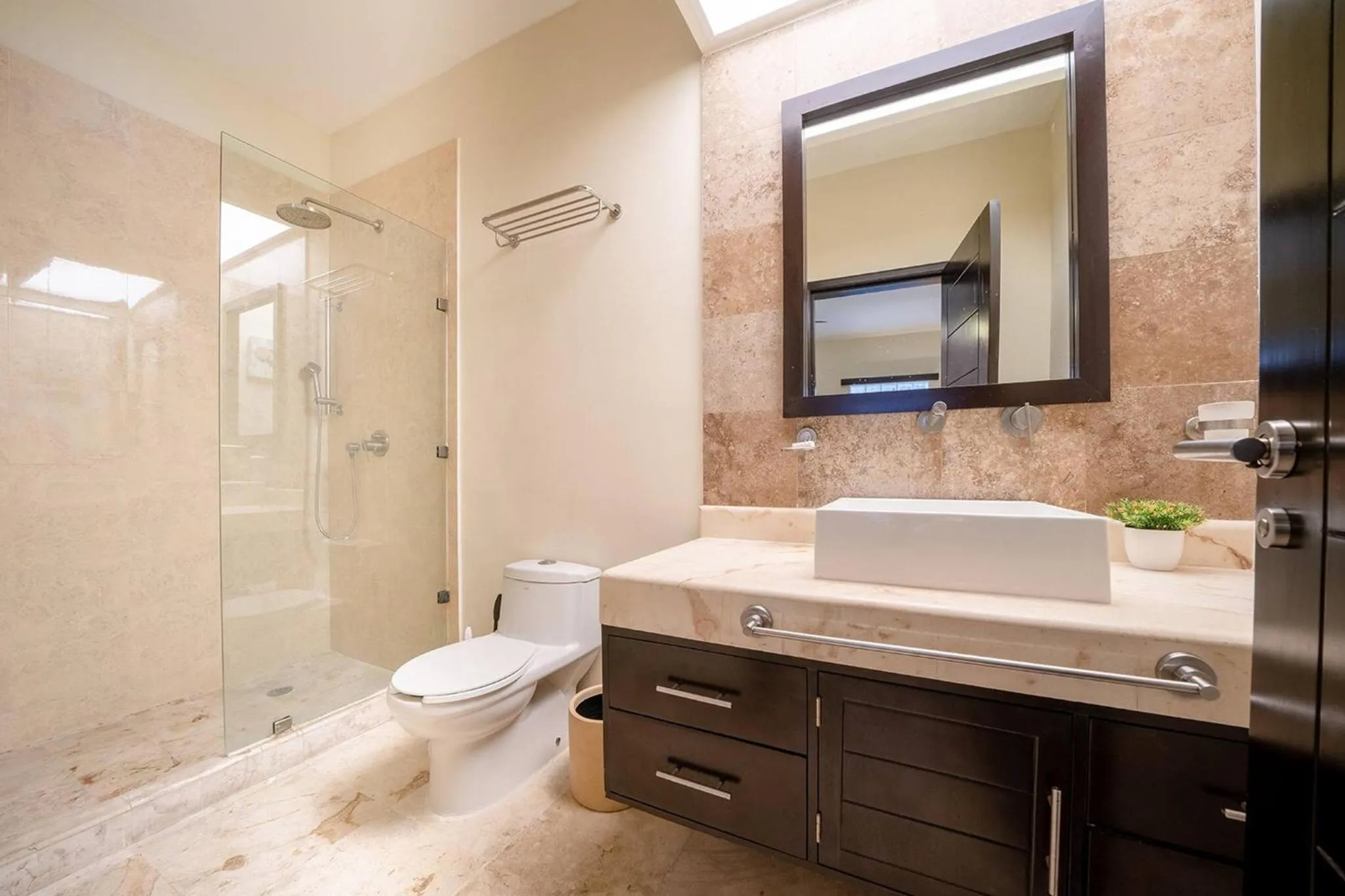 Bathroom in Condo Surf 405 - Luxury Oceanview Beachfront 3 BR with Gym - At El Faro Condos