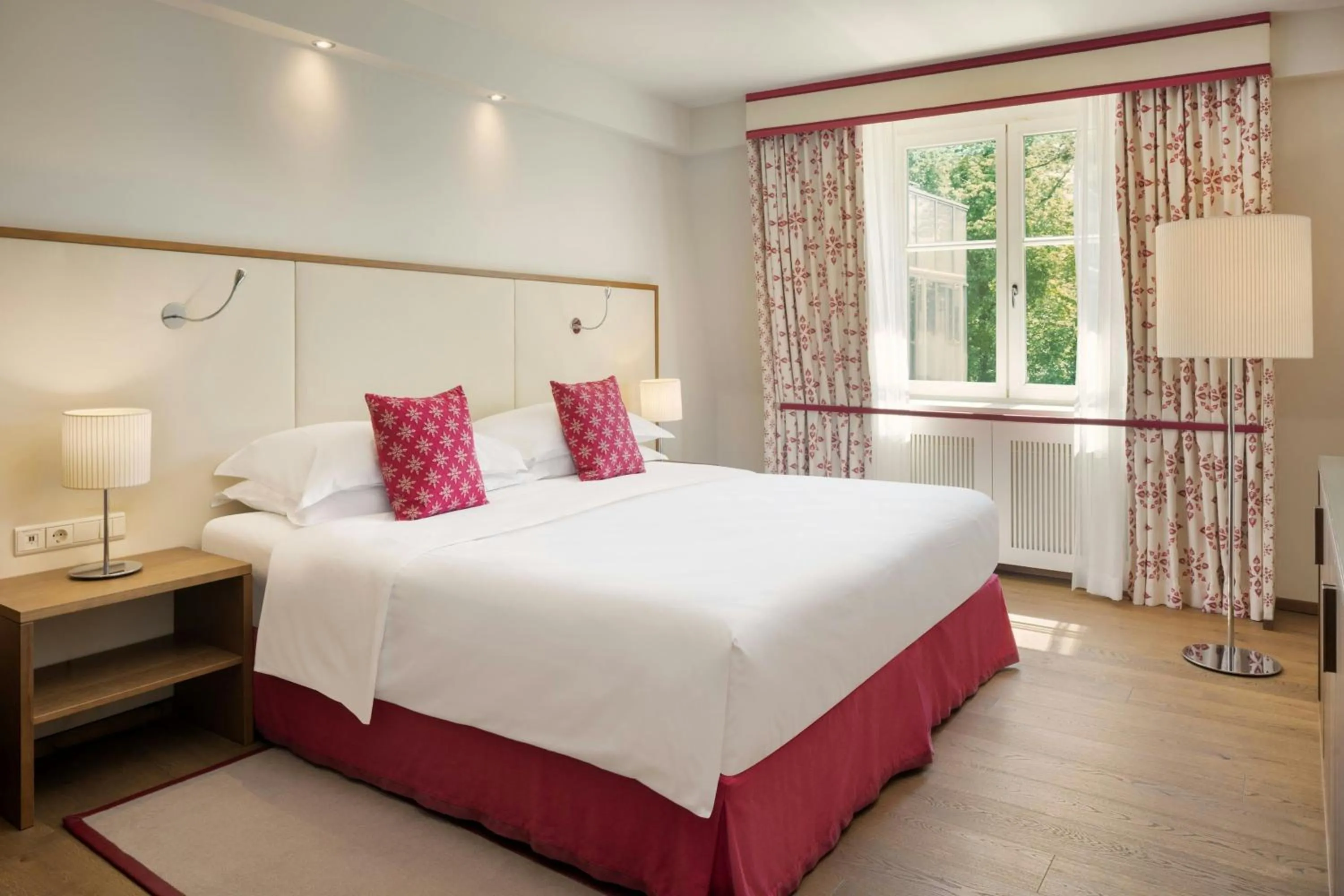 Bedroom, Bed in Sheraton Grand Salzburg