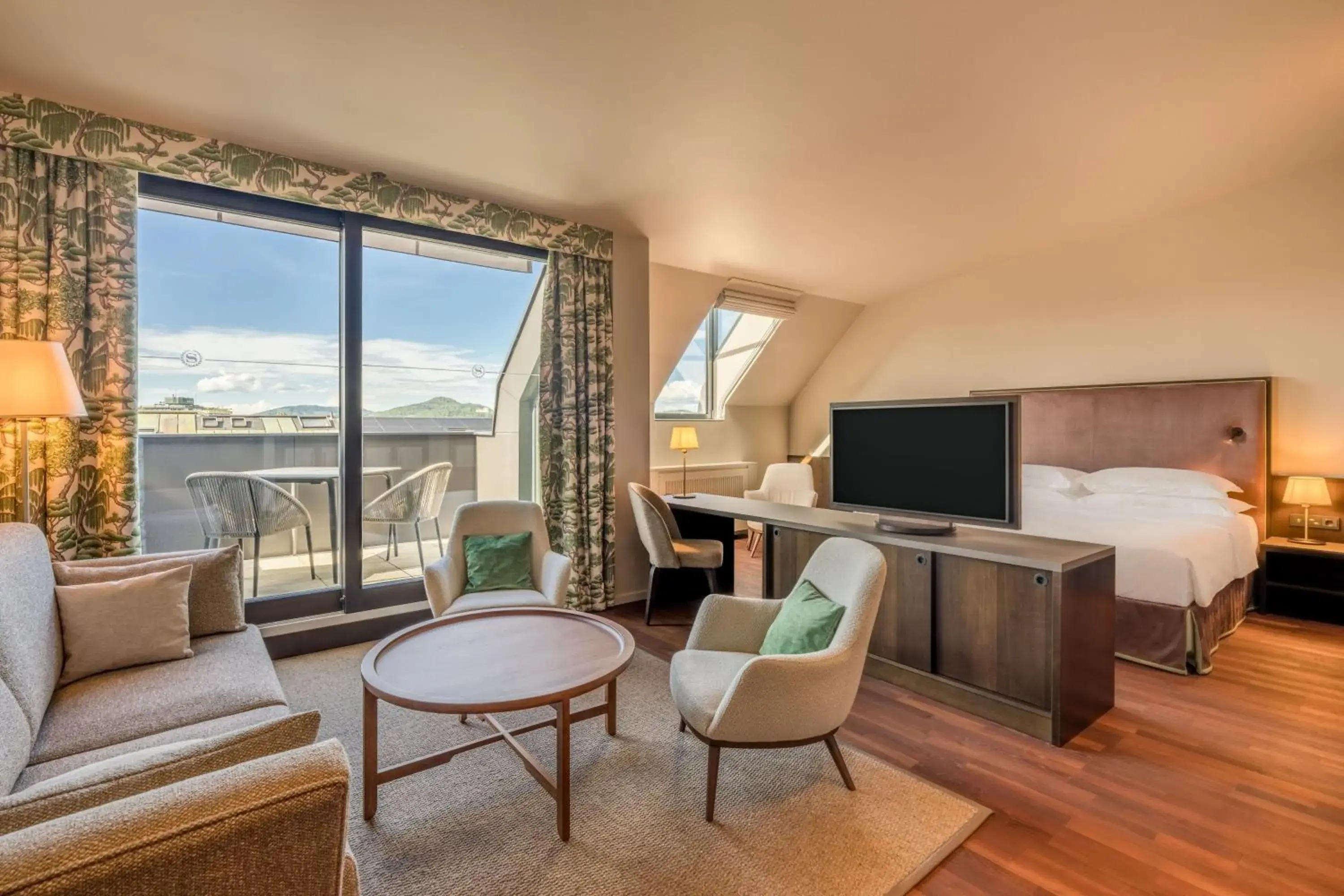 Sky Suite with city view & ETAGE7 access in Sheraton Grand Salzburg Sky Suite with city view & ETAGE7 access in Sheraton Grand Salzburg