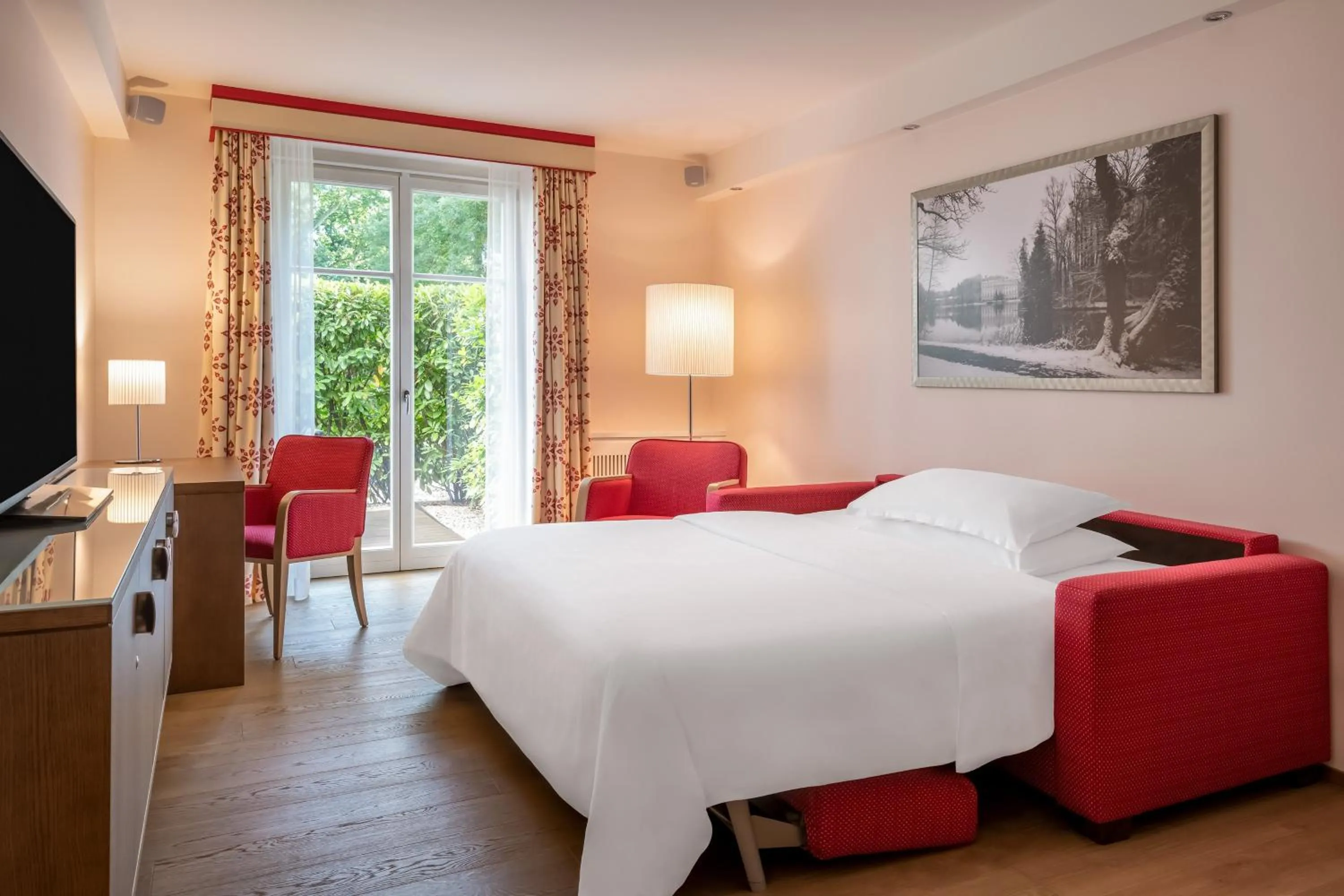 Bedroom, Bed in Sheraton Grand Salzburg