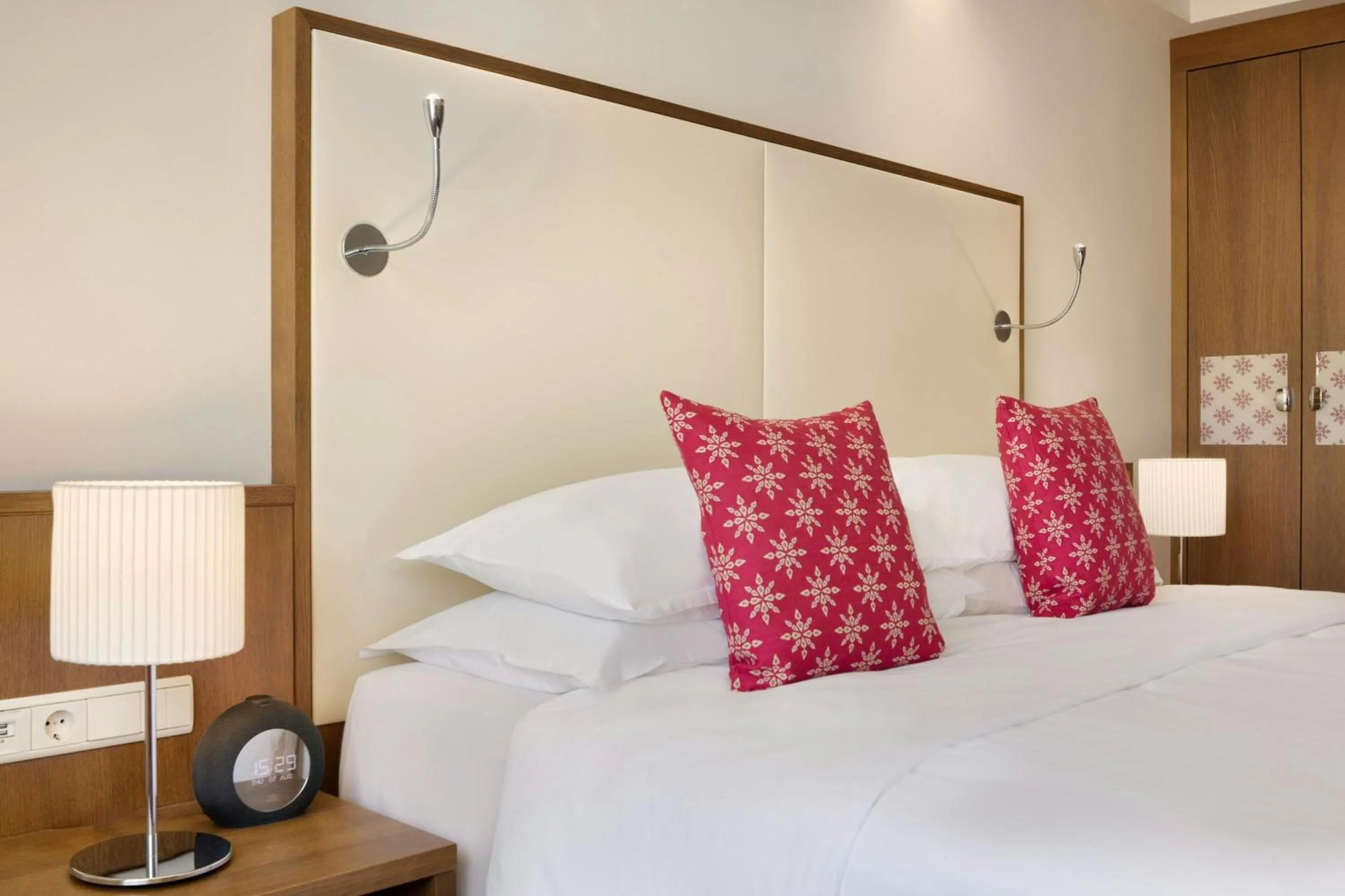 Photo of the whole room, Bed in Sheraton Grand Salzburg