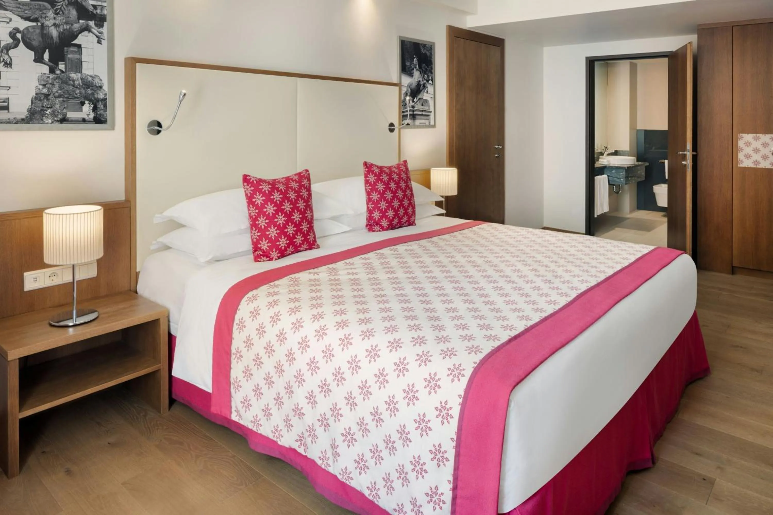 Bedroom, Bed in Sheraton Grand Salzburg