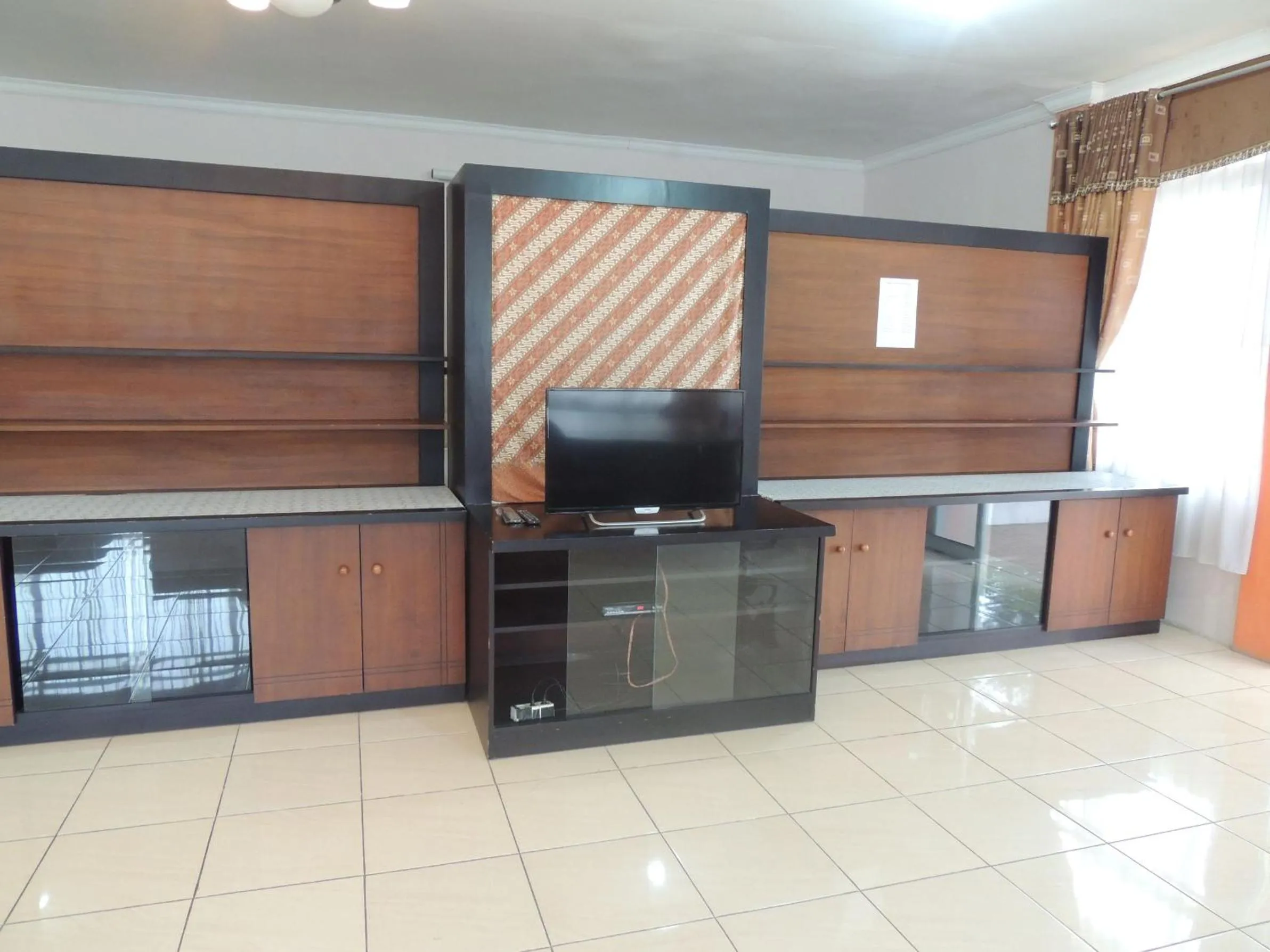 TV and multimedia in Resort Agrowisata Perkebunan Tambi