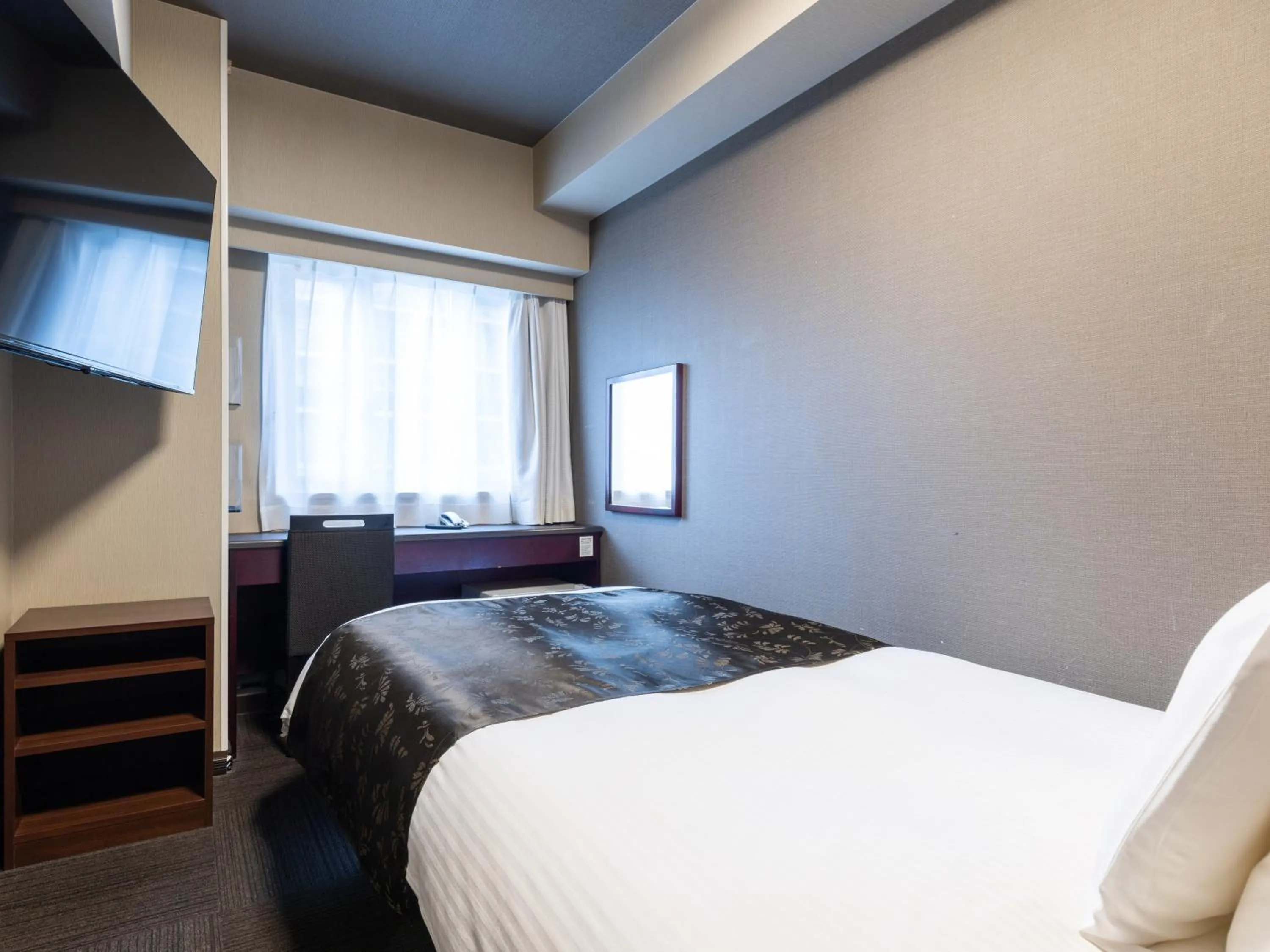 Photo of the whole room, Bed in APA Hotel Chibachuo Ekimae