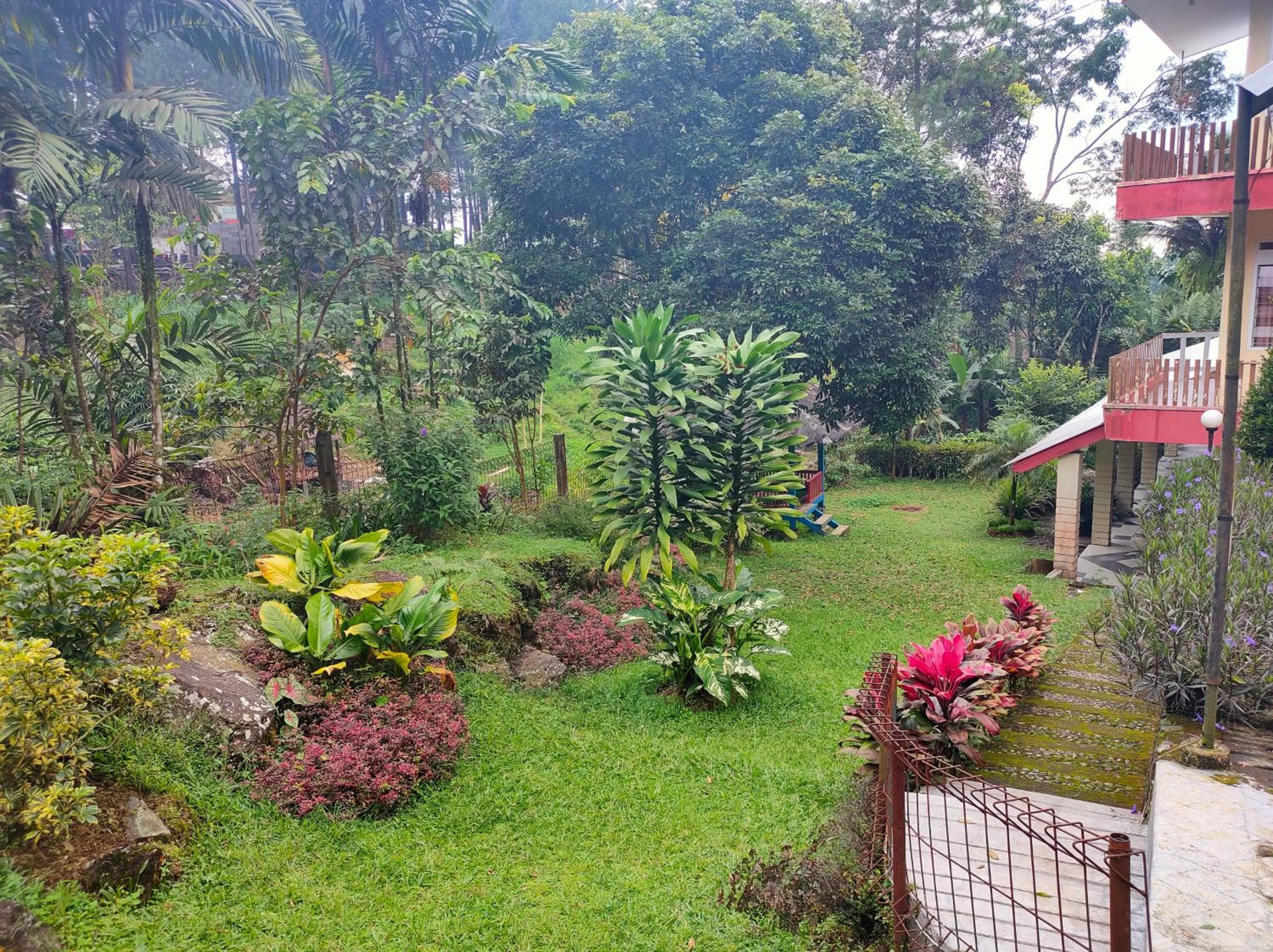 Garden in Hotel Anita Baturaden Mitra RedDoorz