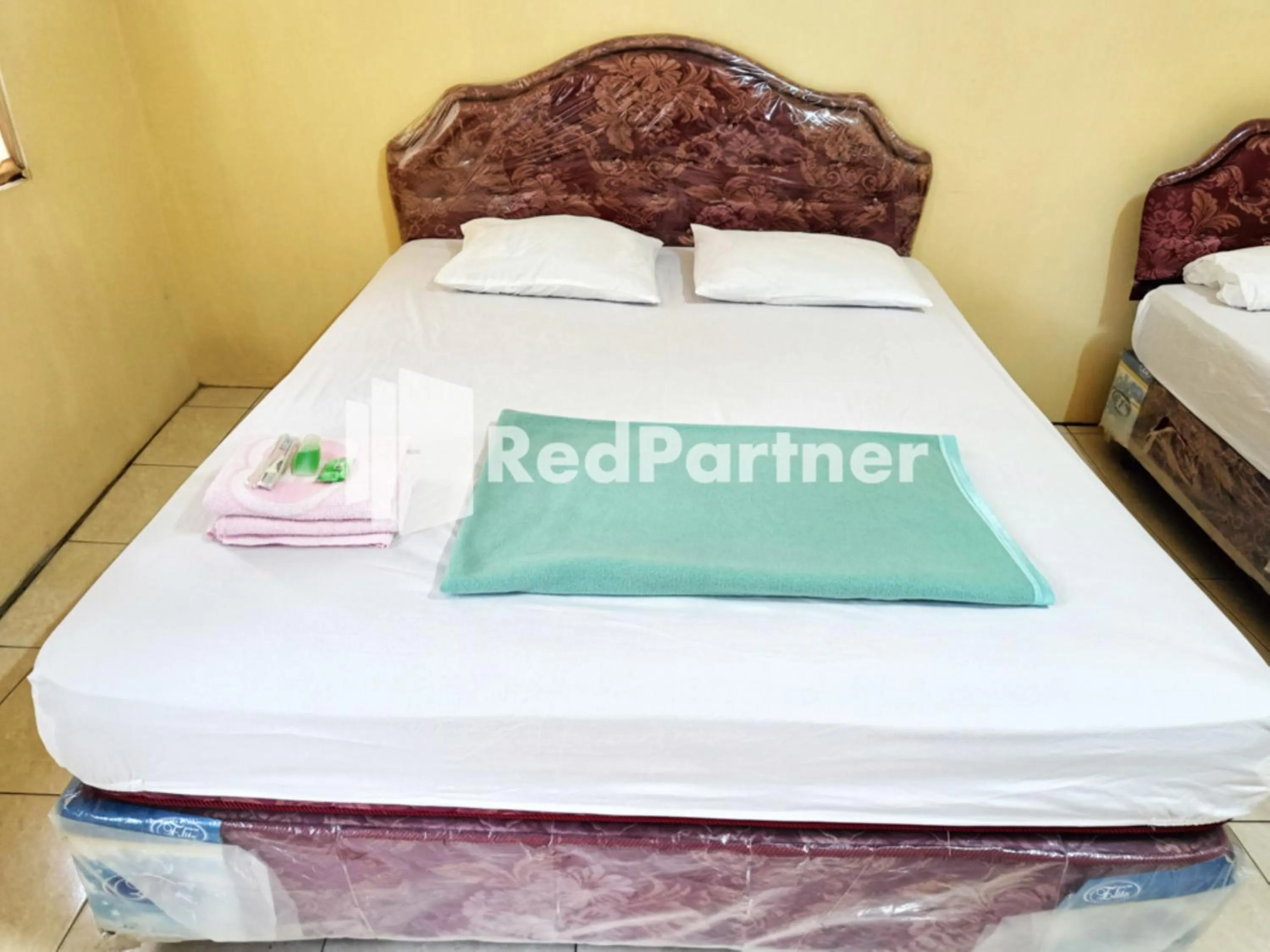 Bedroom, Bed in Hotel Anita Baturaden Mitra RedDoorz