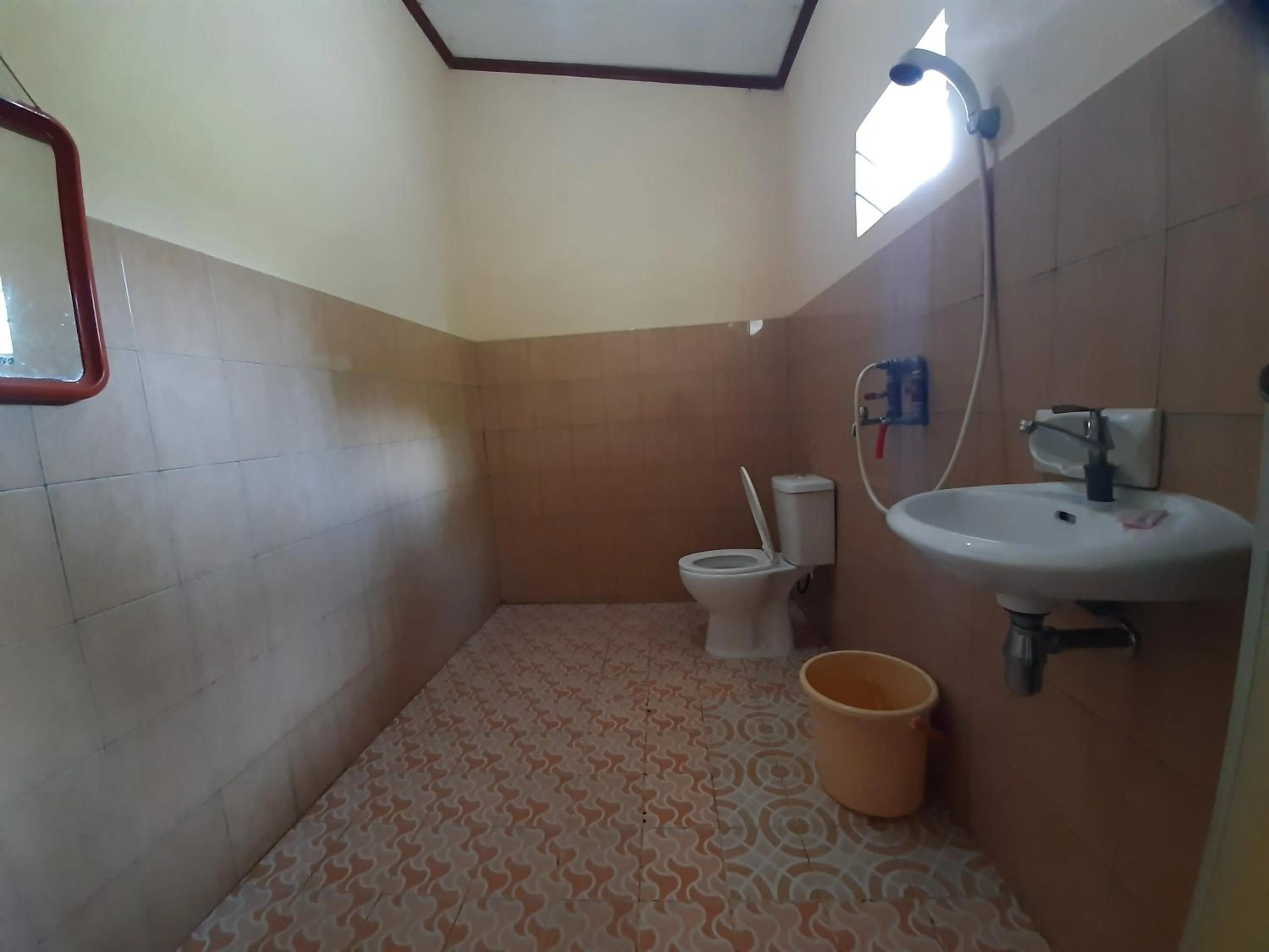 Bathroom in Hotel Anita Baturaden Mitra RedDoorz
