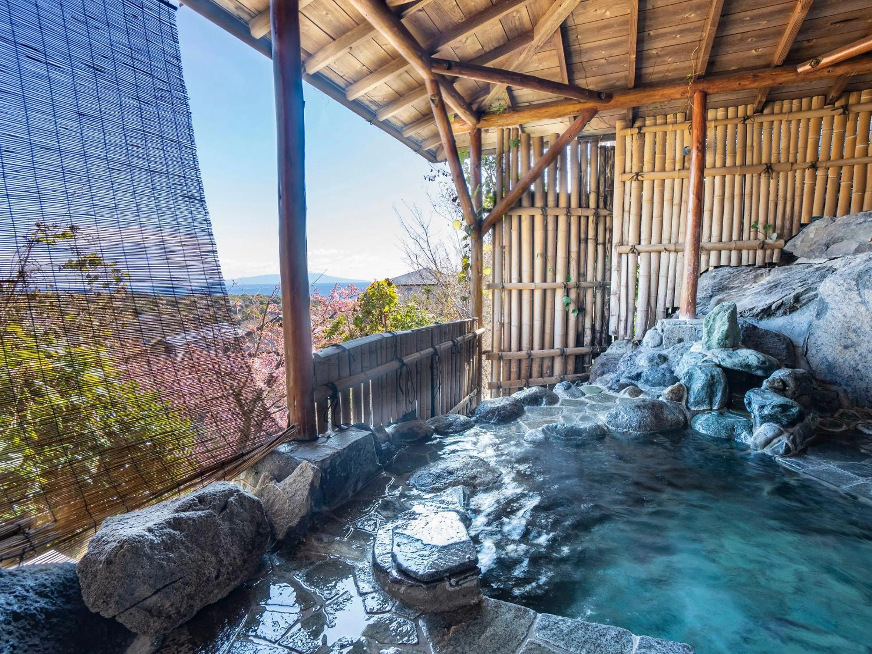 Hot Spring Bath in We Home Villa ～城ケ崎温泉～