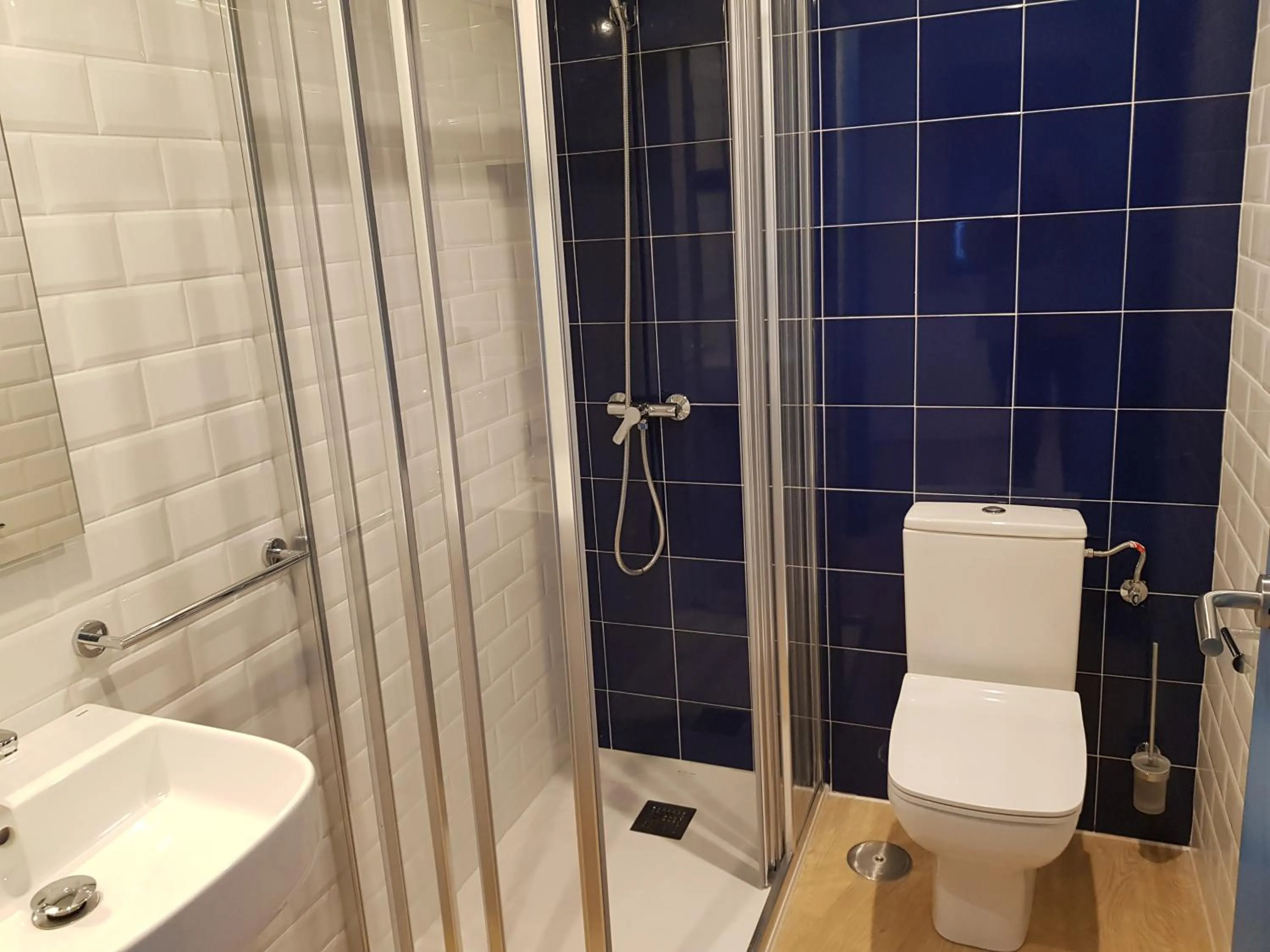 Toilet in Alameda Rooms Santiago