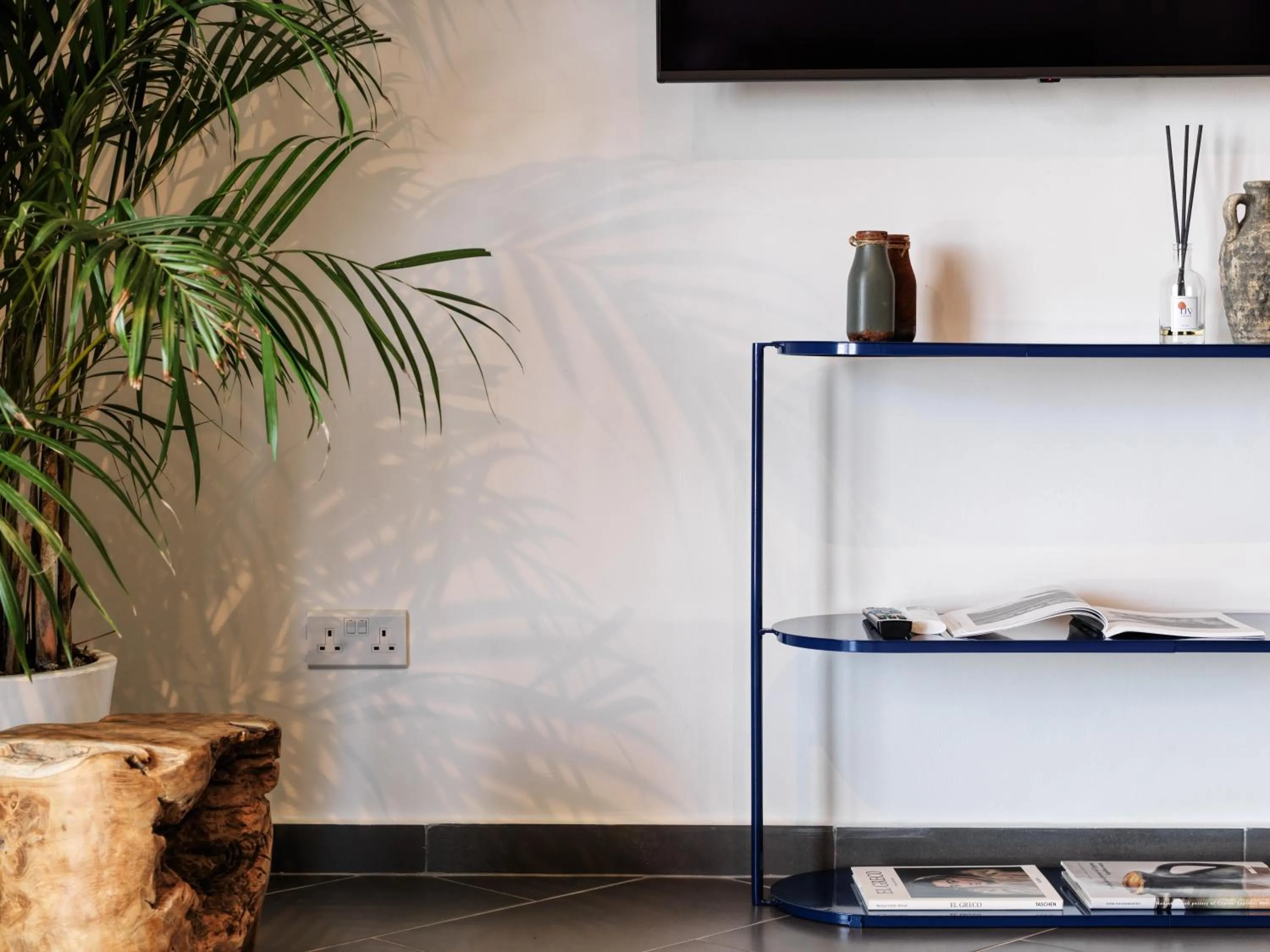 TV and multimedia in LIV URBAN Suites