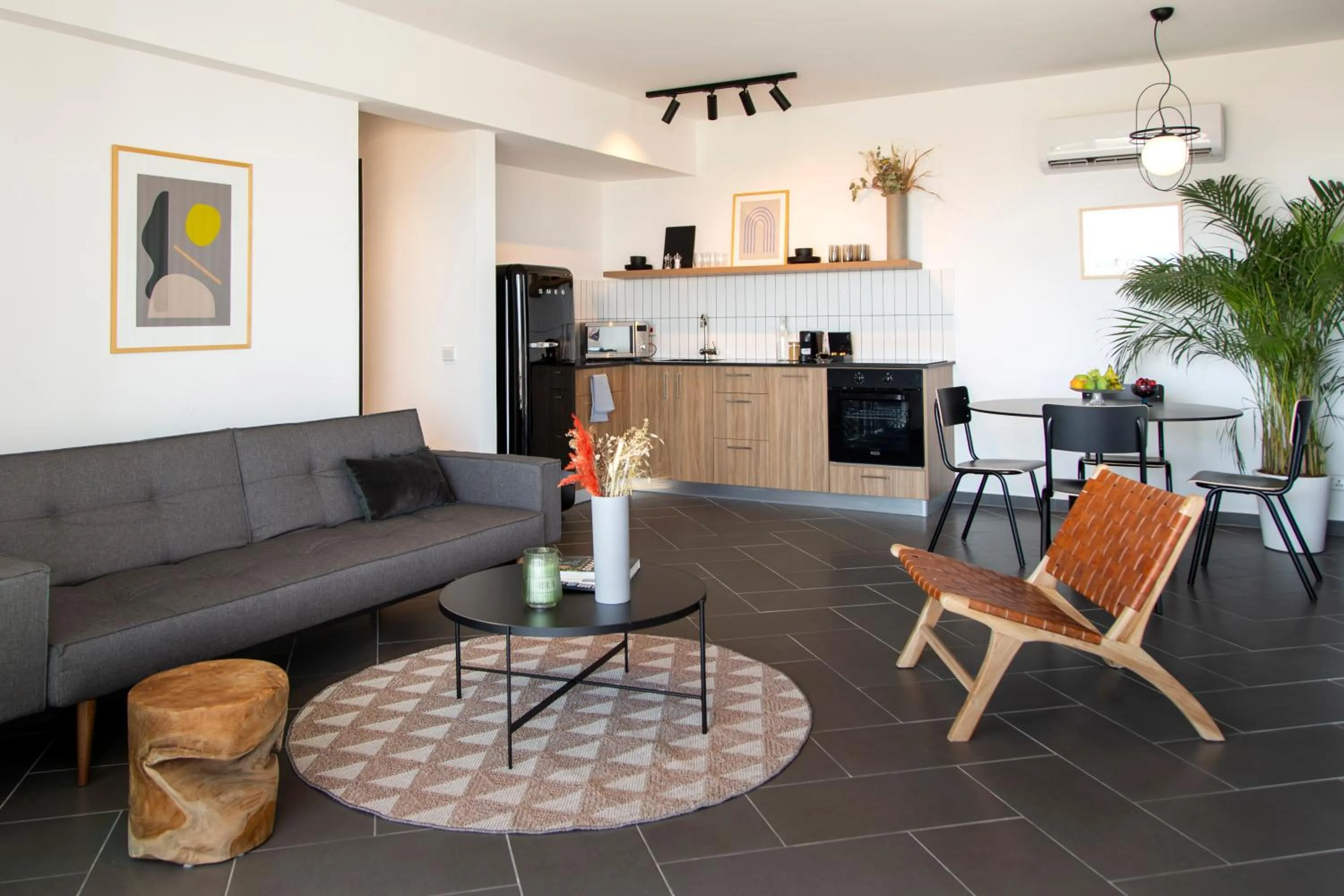 Kitchen or kitchenette in LIV URBAN Suites