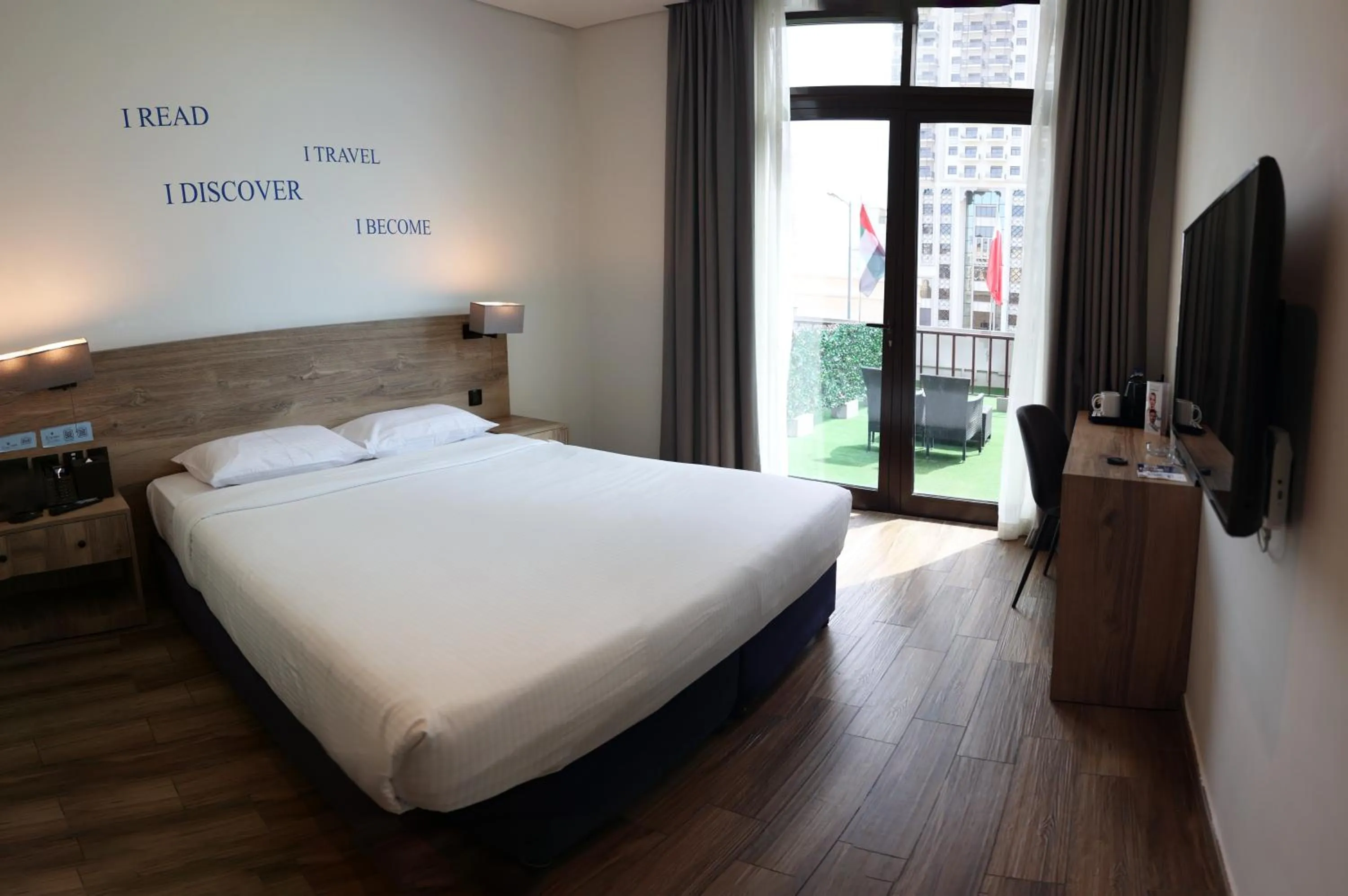 View (from property/room), Bed in Kingsgate Al Jaddaf Hotel by Millennium