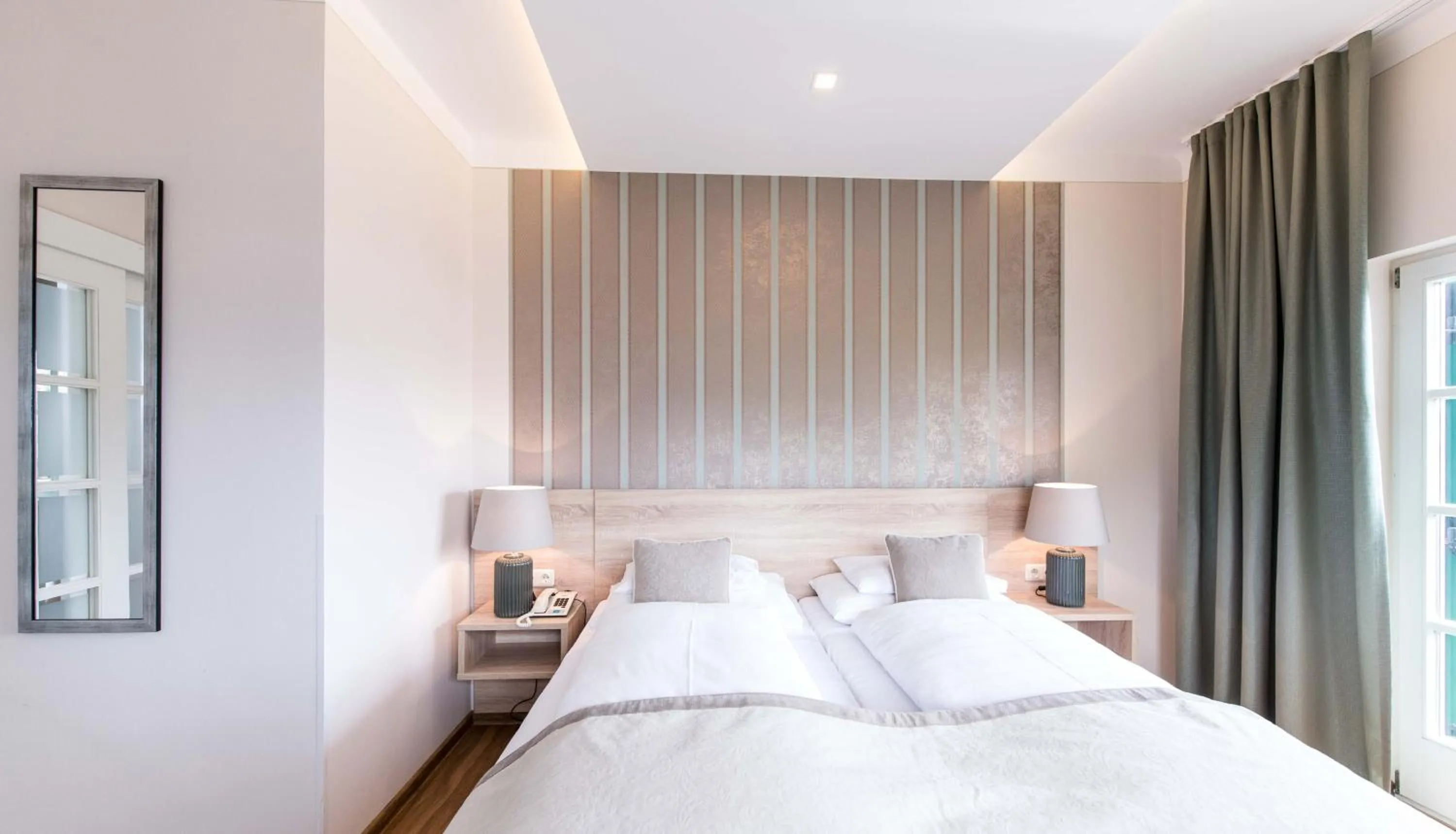 Bedroom, Bed in Lust und Laune Hotel am Wörthersee