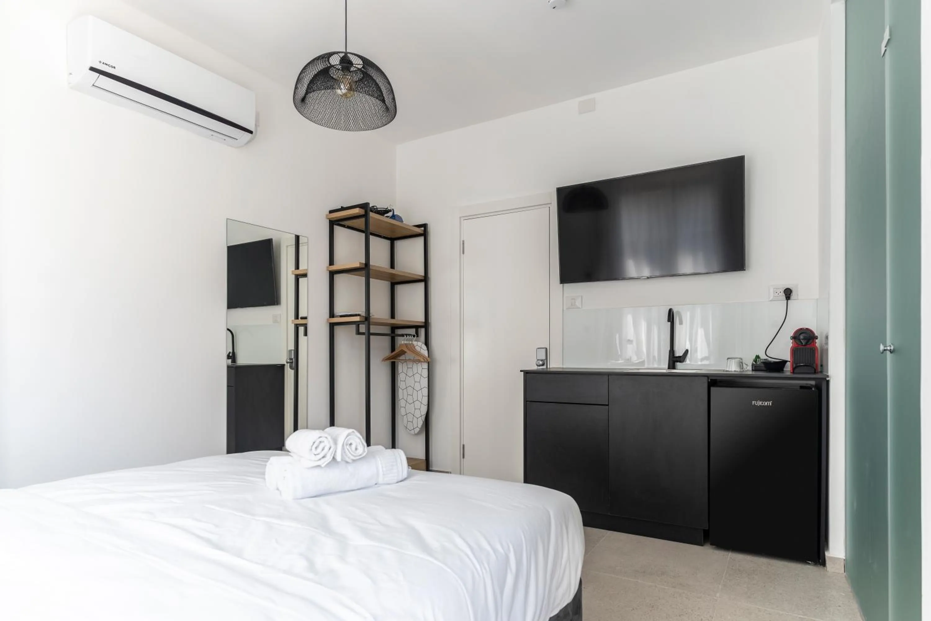 TV and multimedia, Bed in De' Mar Florentine By Peraia