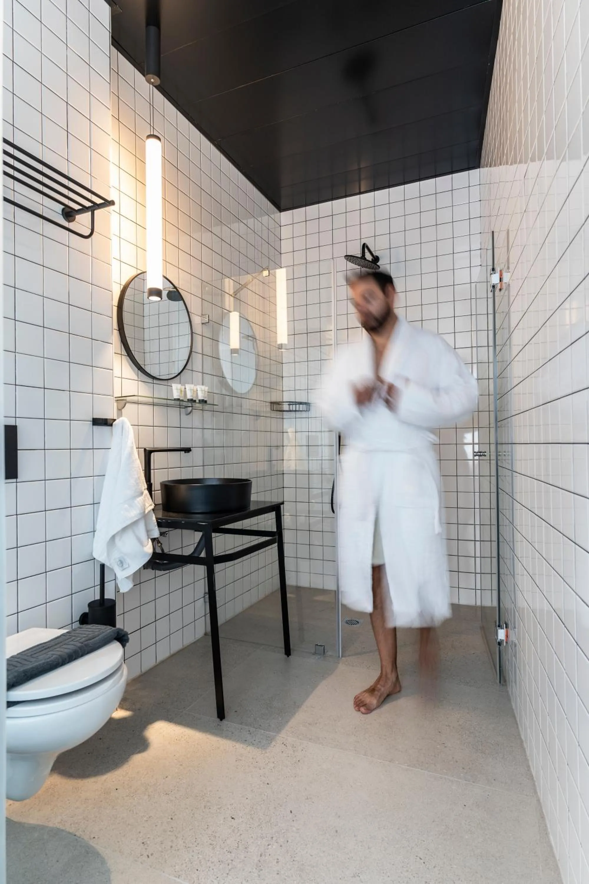 Toilet in De' Mar Florentine By Peraia