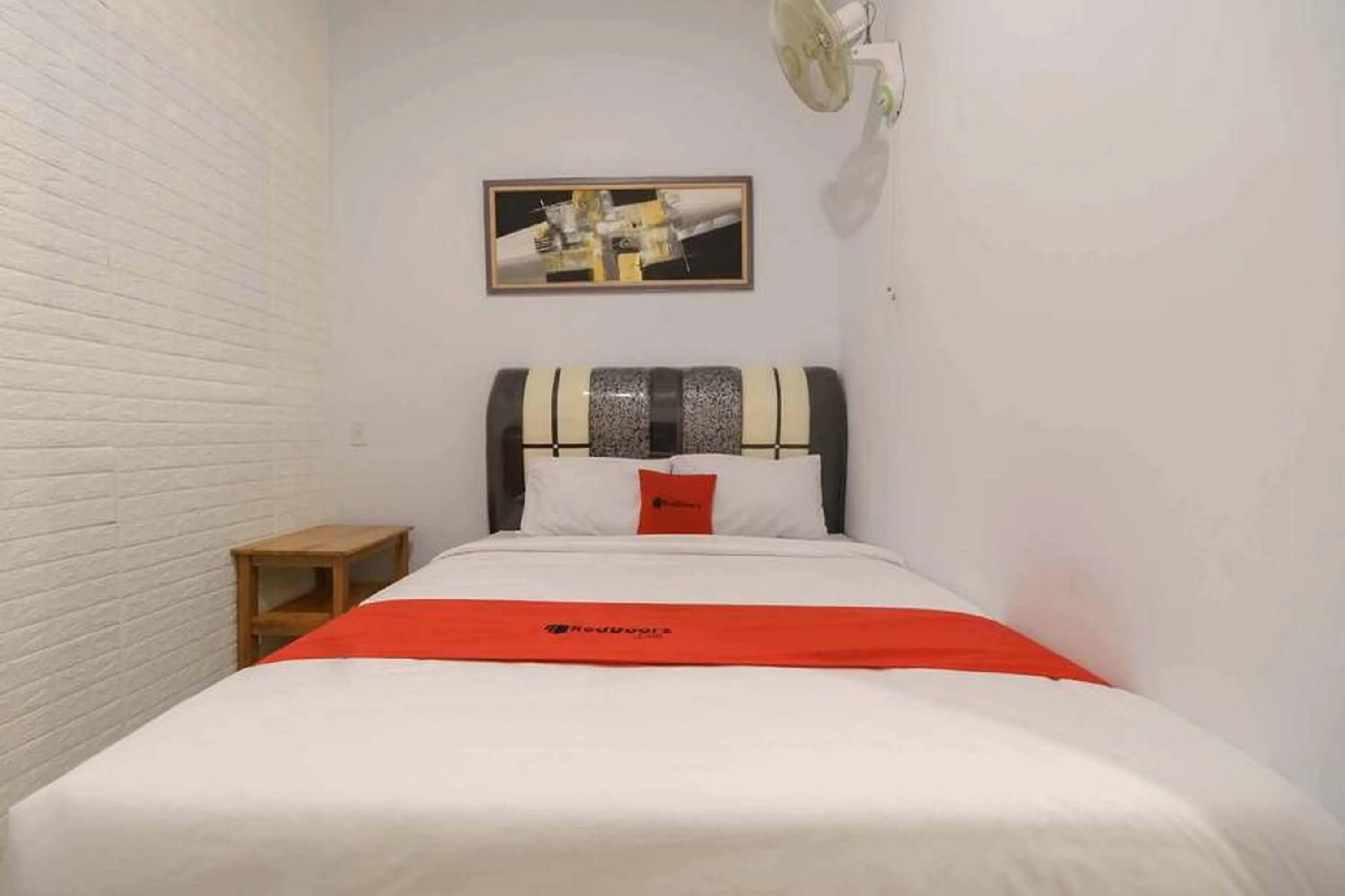 Bed in RedDoorz at Mutiara Residence Deli Serdang