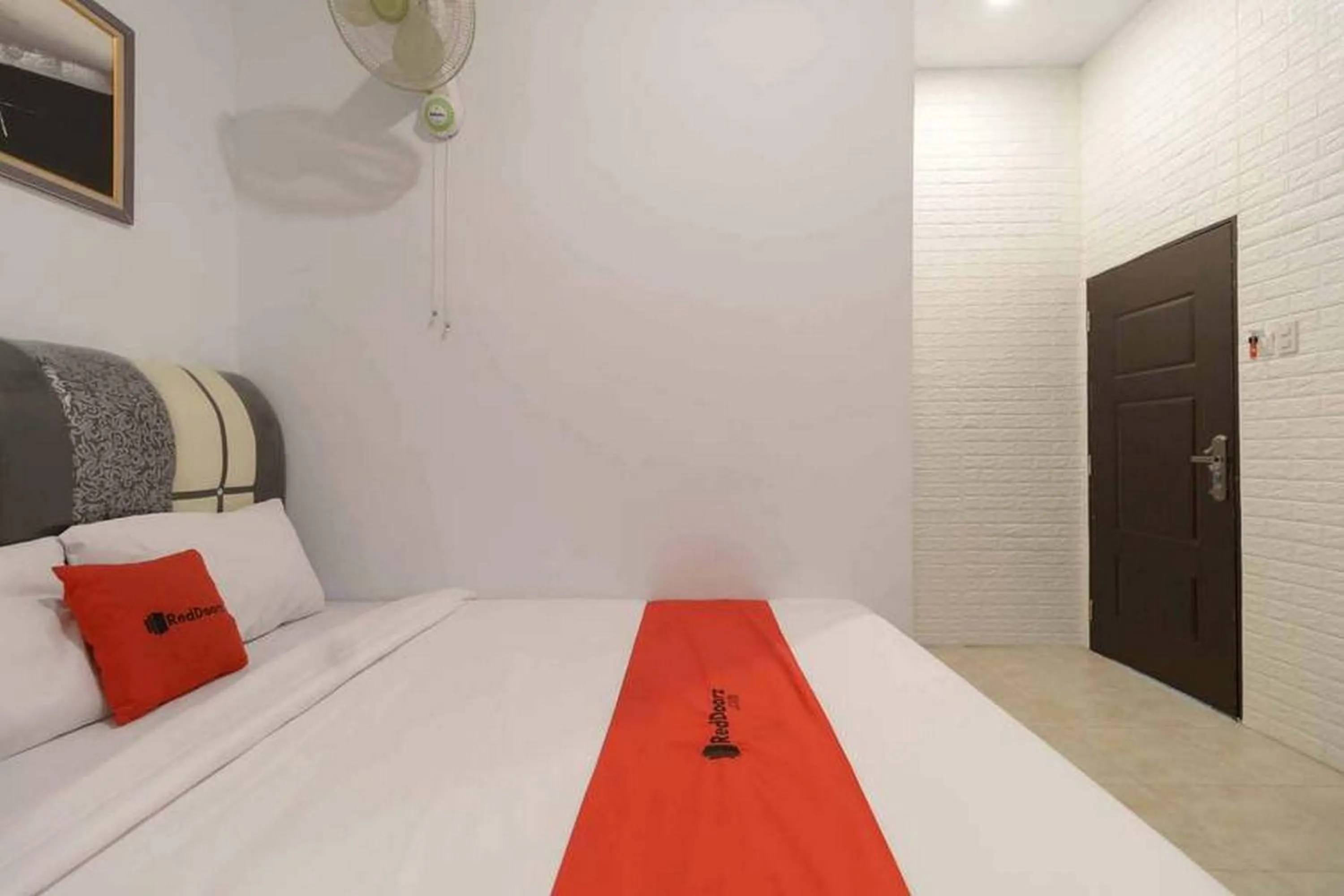 Bed in RedDoorz at Mutiara Residence Deli Serdang