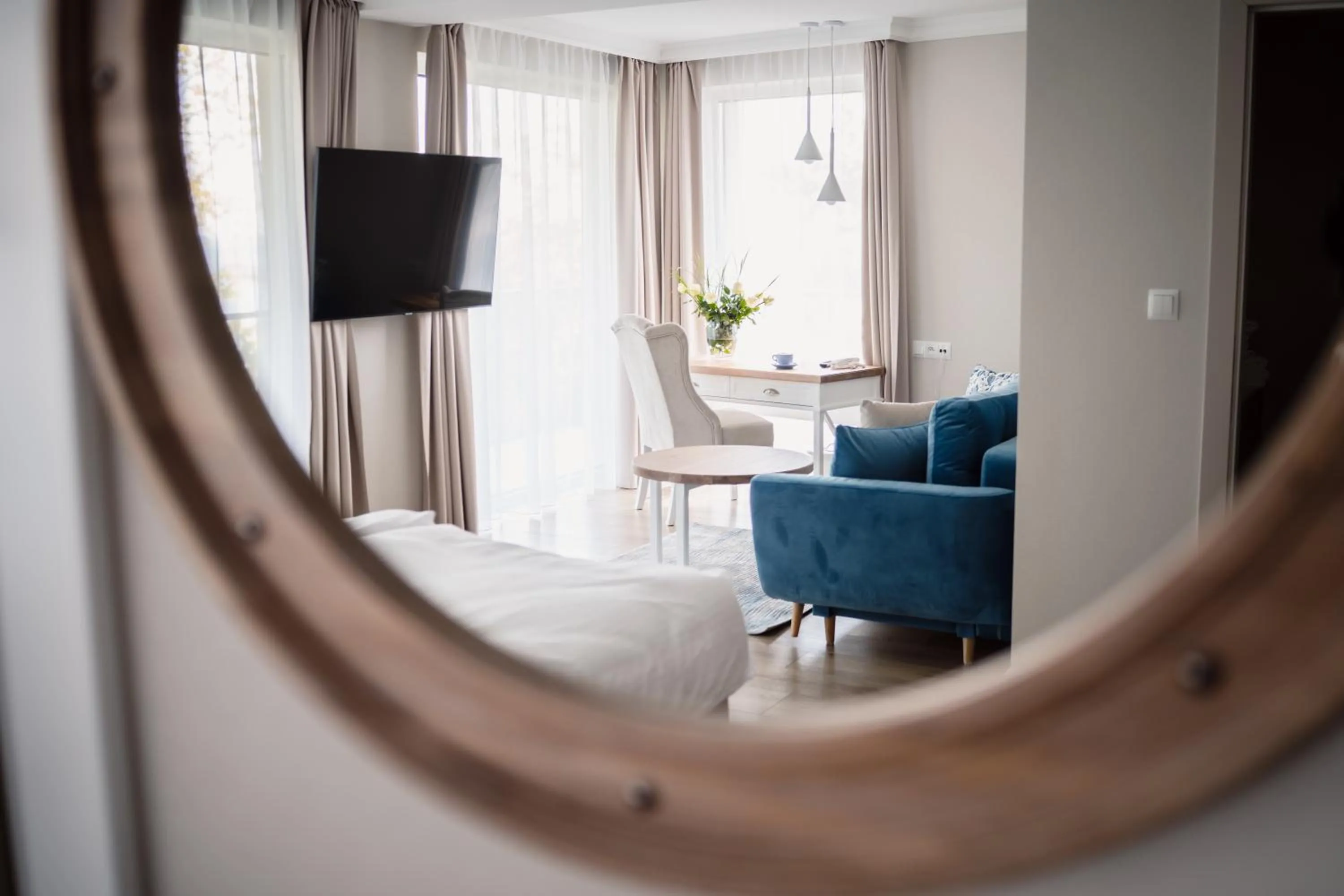 Communal lounge/ TV room in Hotel Szerokie Wody Sea & Sand Ustka