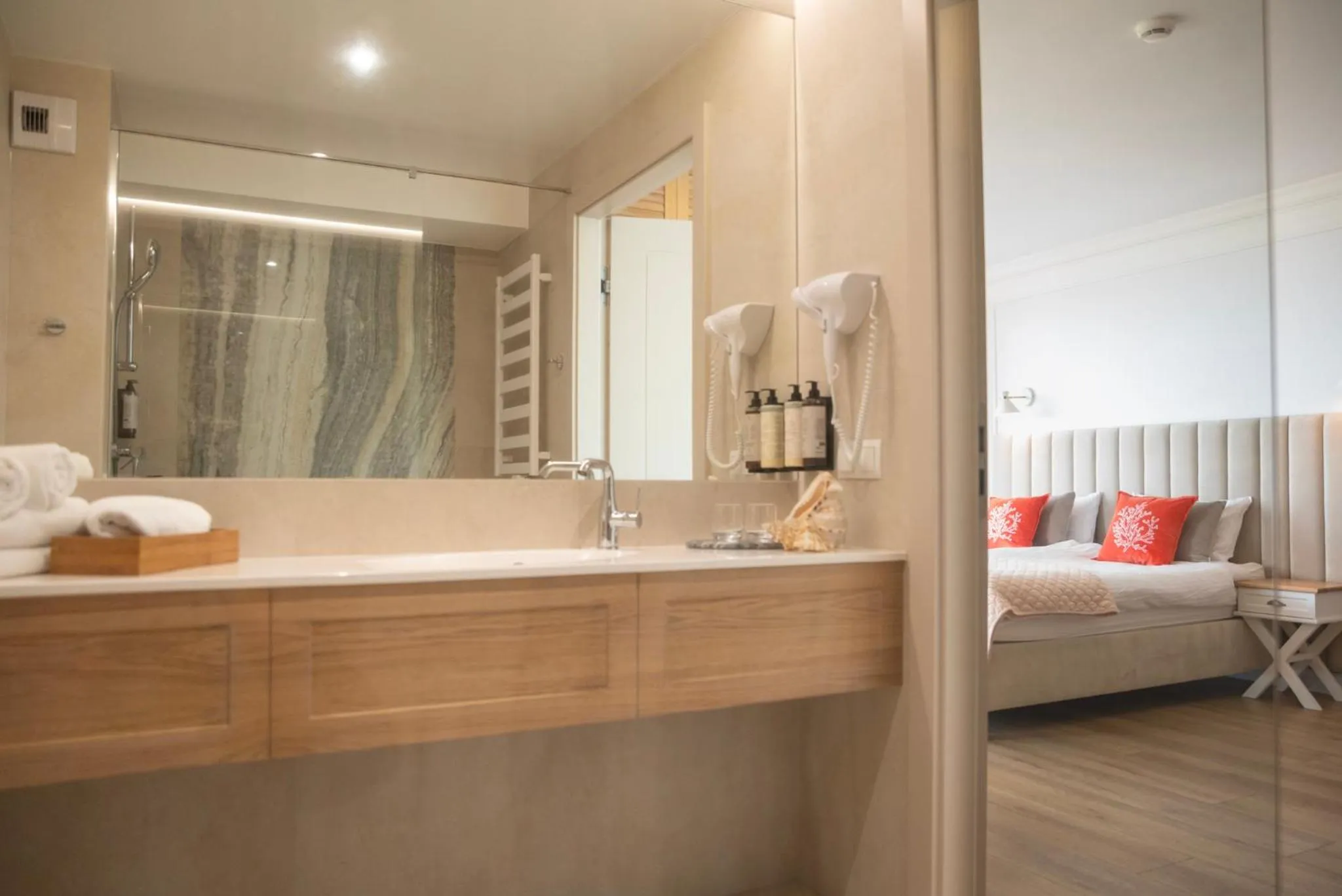 Bathroom, Bed in Hotel Szerokie Wody Sea & Sand Ustka