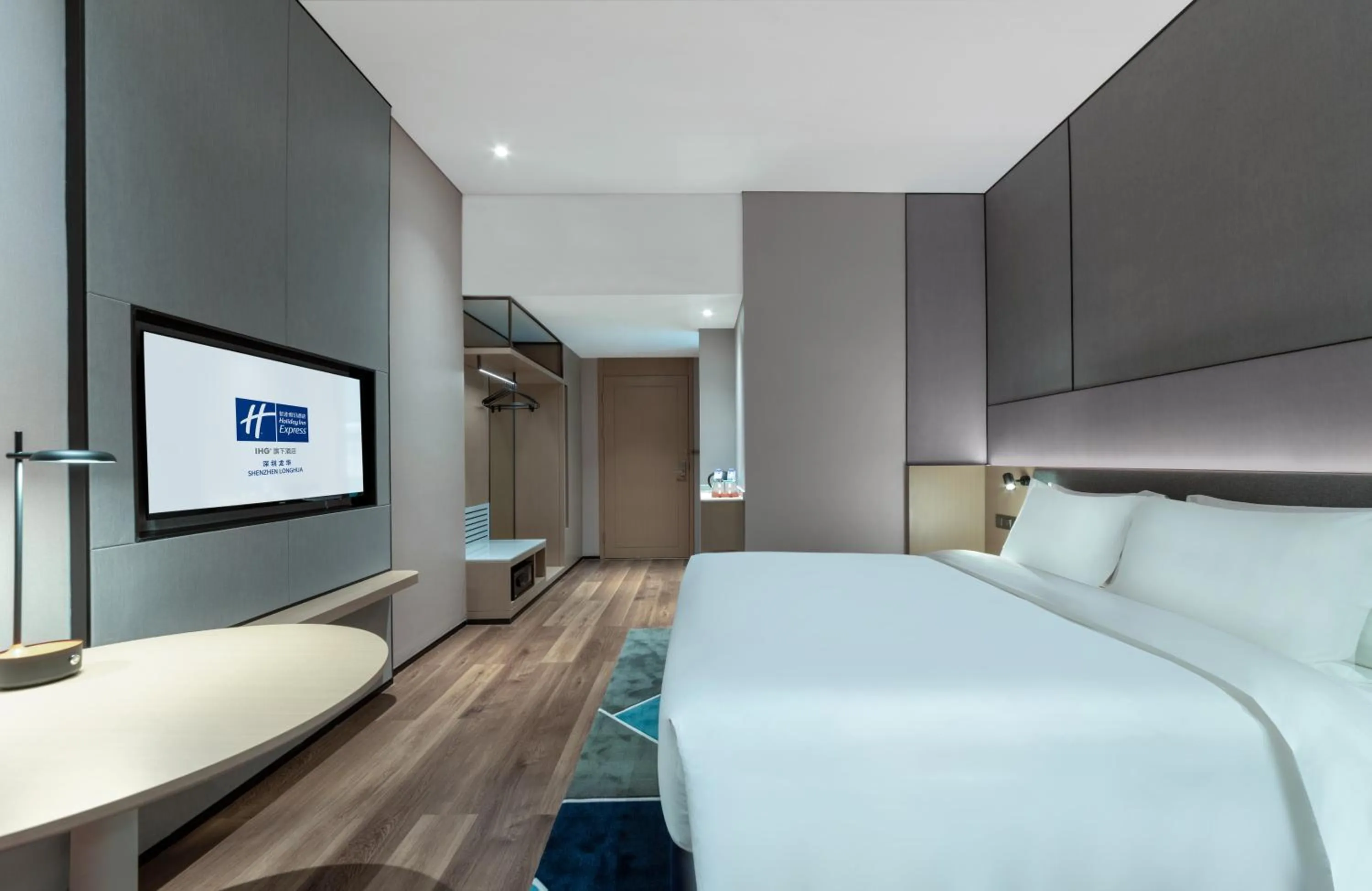 Bedroom, Bed in Holiday Inn Express Shenzhen Longhua by IHG