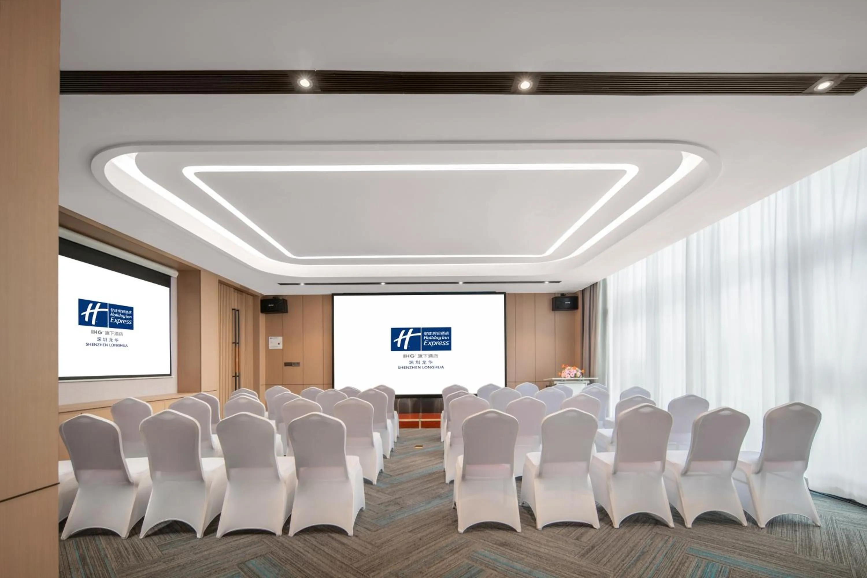 Meeting/conference room in Holiday Inn Express Shenzhen Longhua by IHG