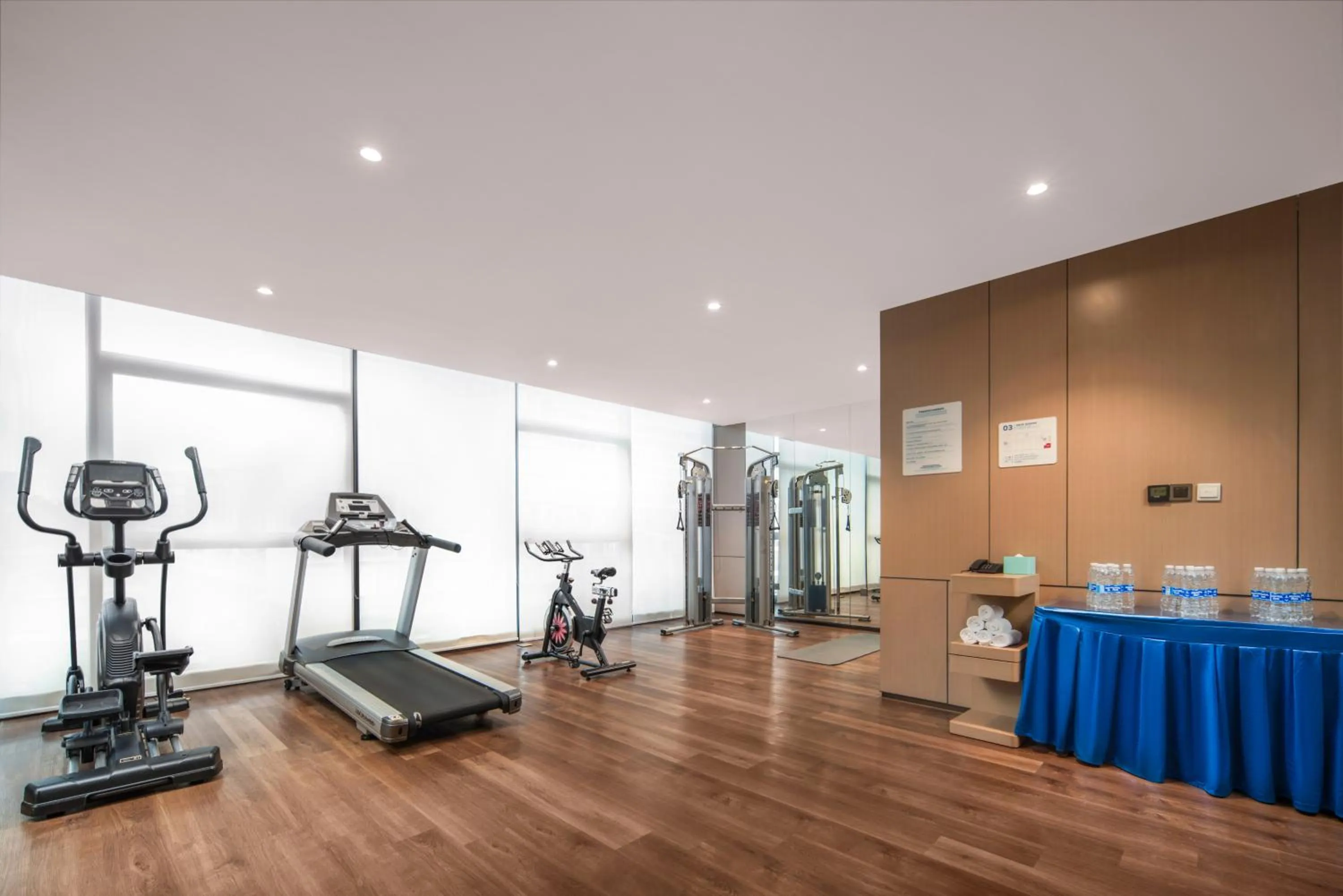 Fitness centre/facilities in Holiday Inn Express Shenzhen Longhua by IHG