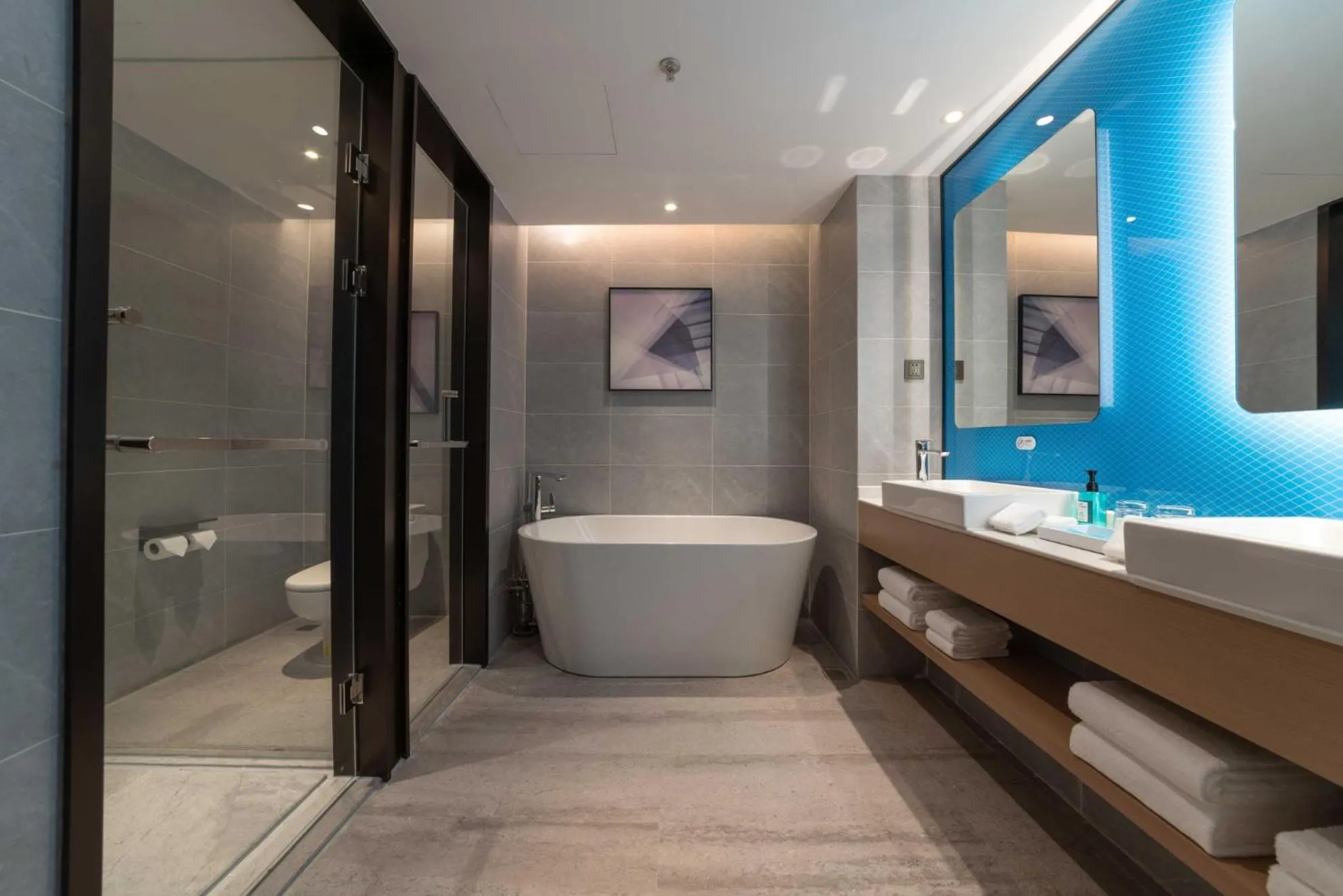 Toilet in Holiday Inn Express Shenzhen Longhua by IHG