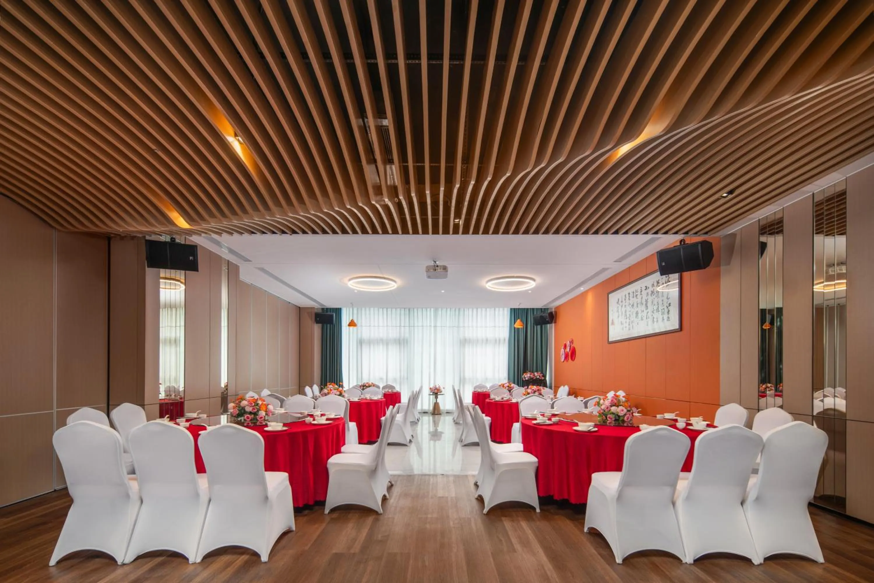 Restaurant/places to eat in Holiday Inn Express Shenzhen Longhua by IHG