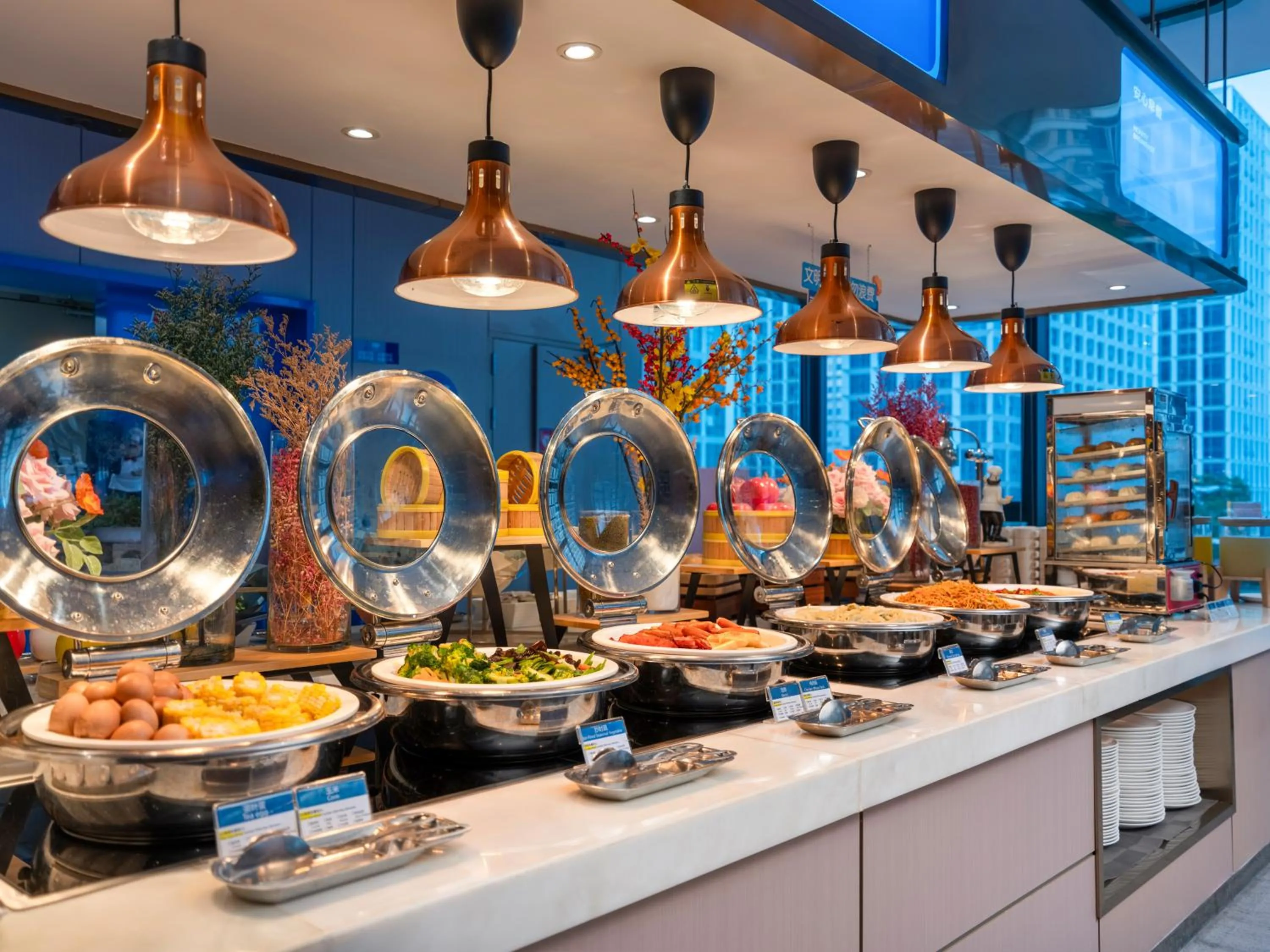 Restaurant/places to eat in Holiday Inn Express Shenzhen Longhua by IHG