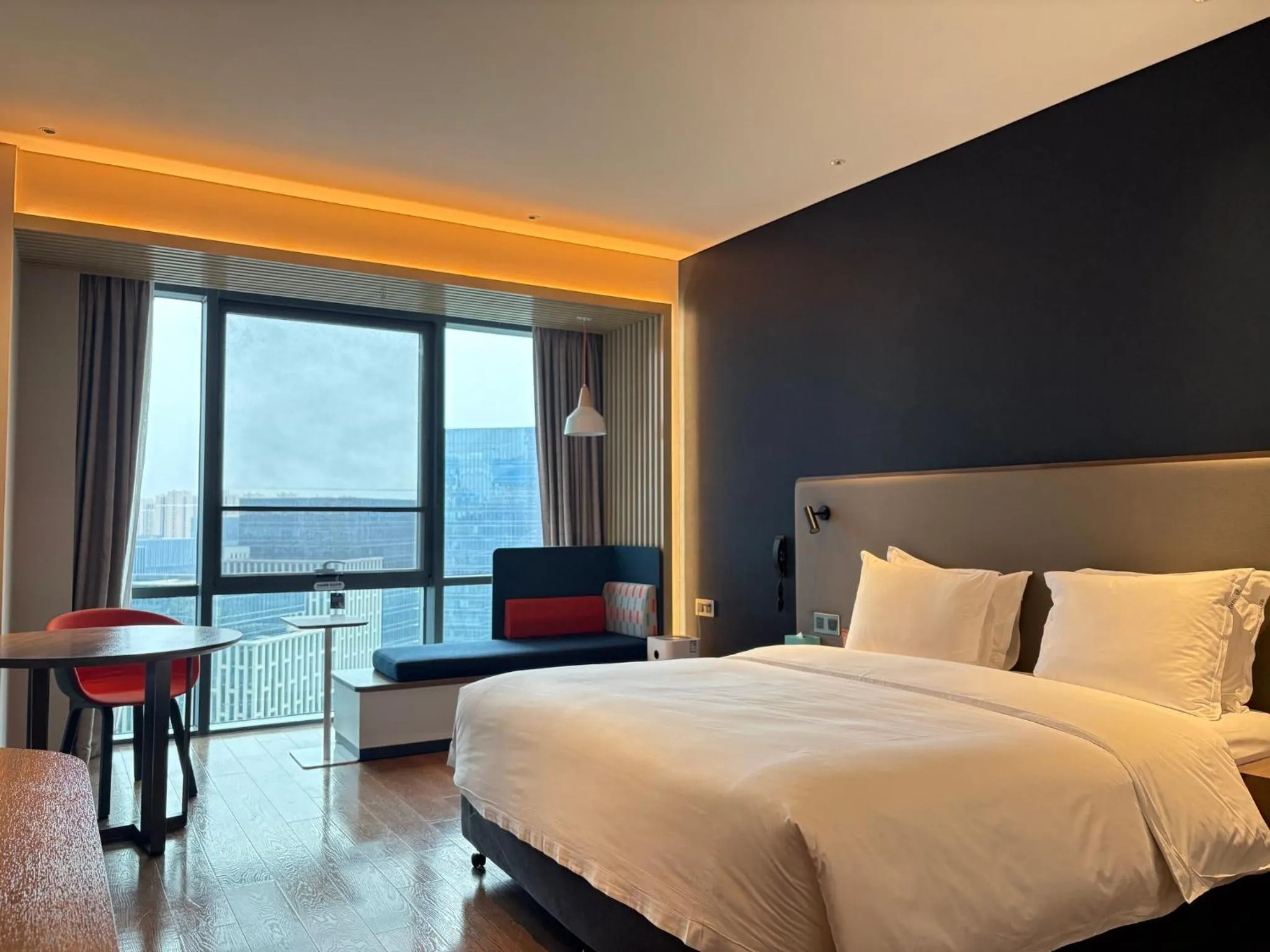 Photo of the whole room, Bed in Holiday Inn Express Beijing Yizhuang Tongminghu