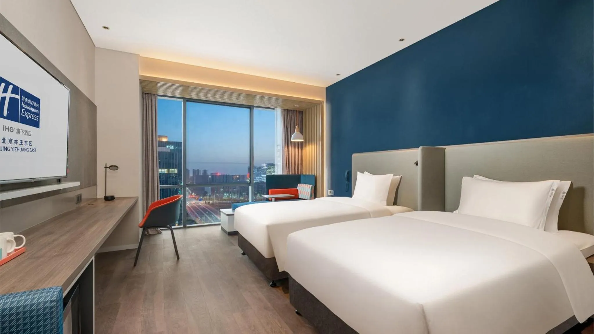 Photo of the whole room, Bed in Holiday Inn Express Beijing Yizhuang Tongminghu