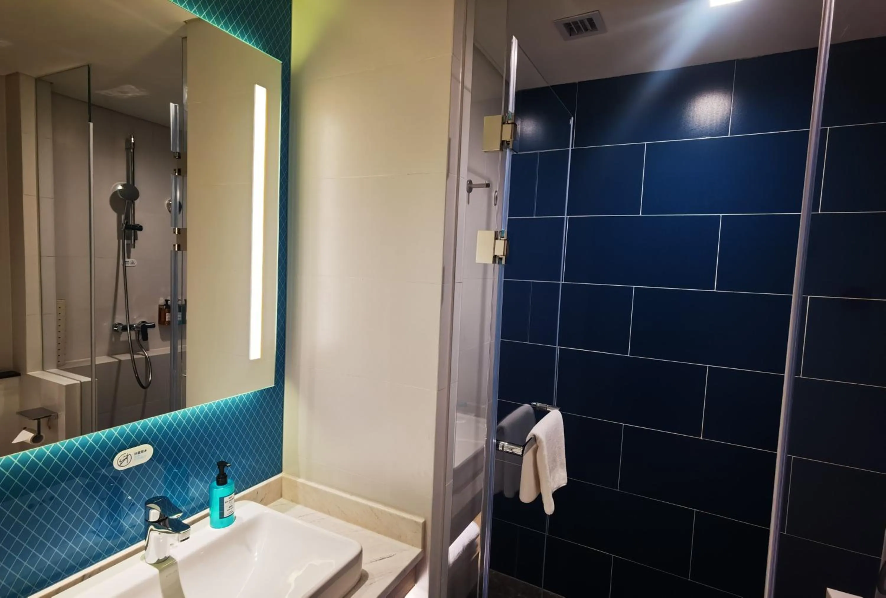 Photo of the whole room in Holiday Inn Express Beijing Yizhuang Tongminghu