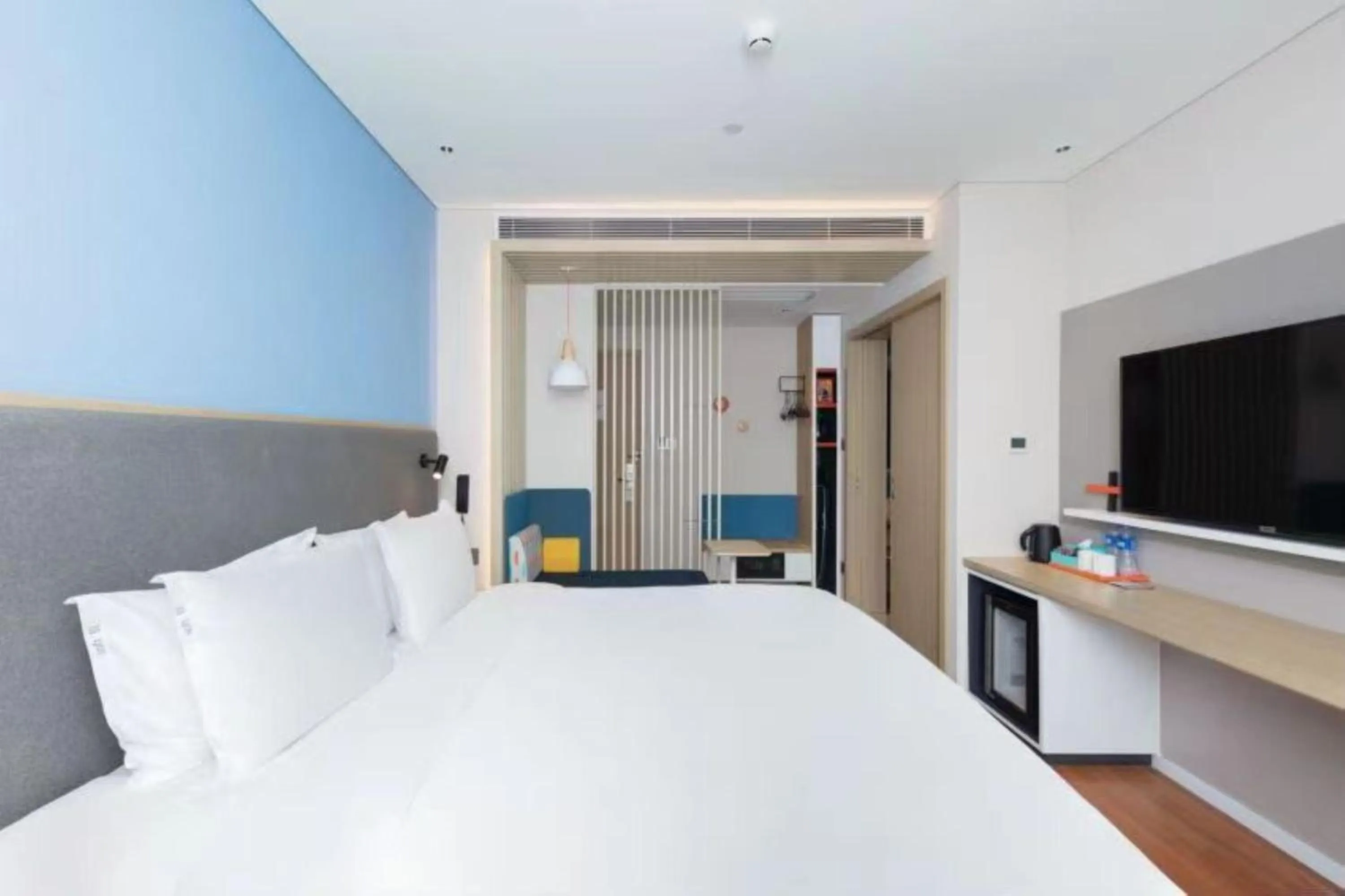 Photo of the whole room, Bed in Holiday Inn Express Beijing Yizhuang Tongminghu