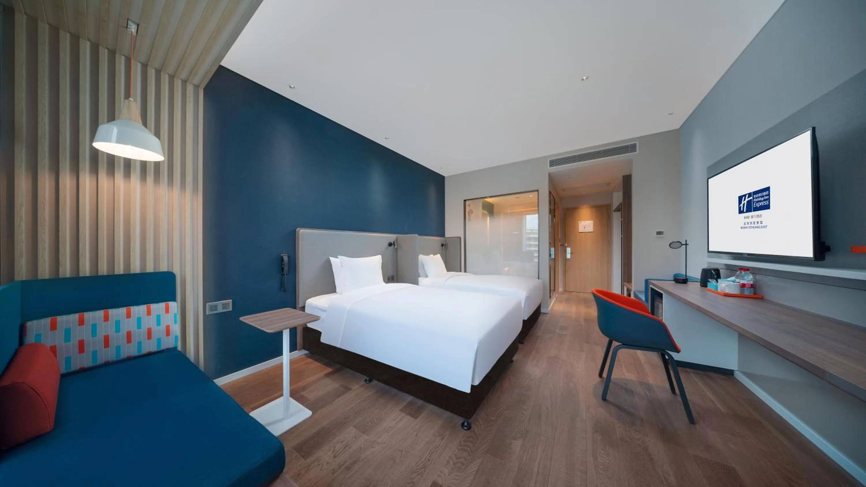 Photo of the whole room, Bed in Holiday Inn Express Beijing Yizhuang Tongminghu