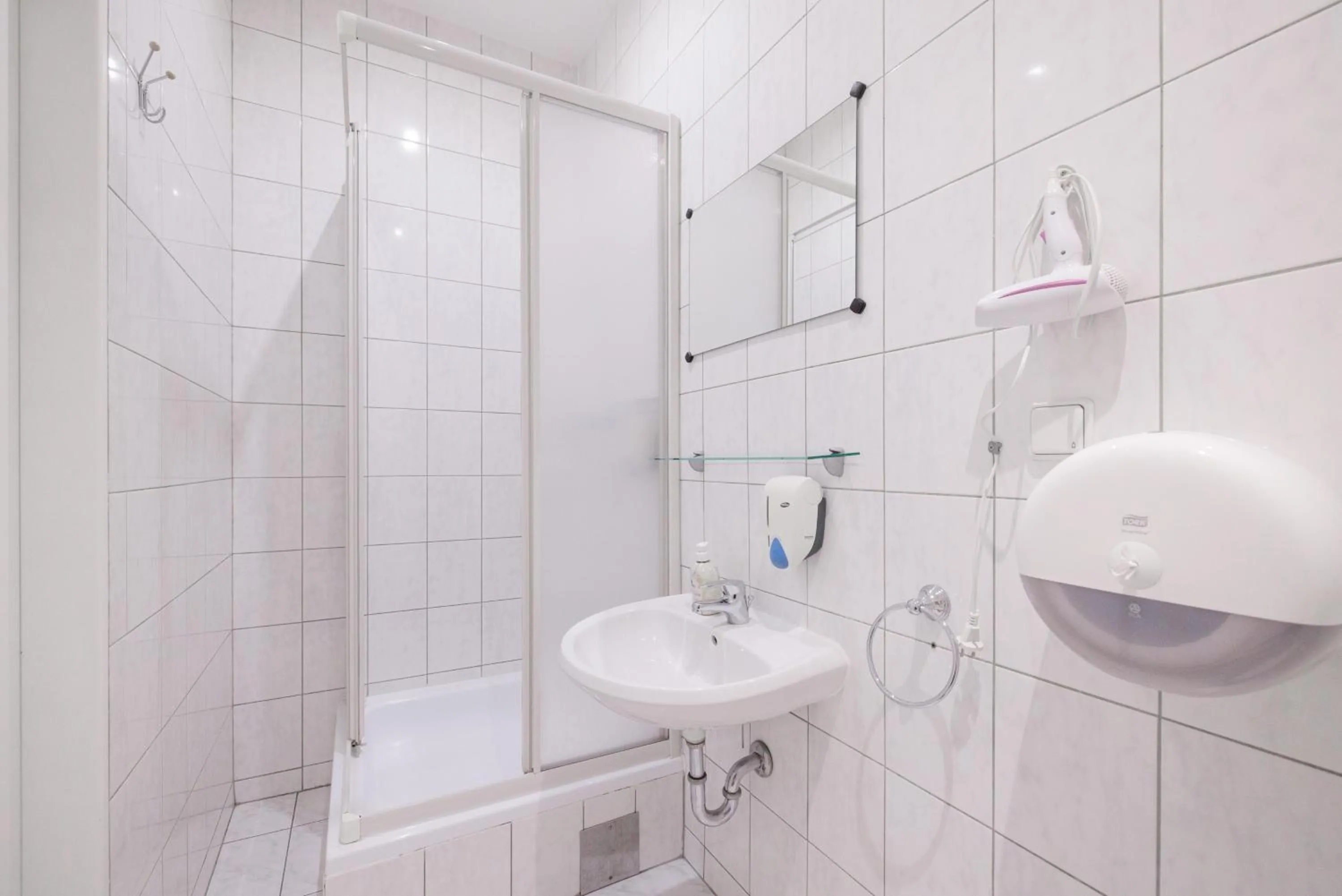 Shower in Pension San Francisco