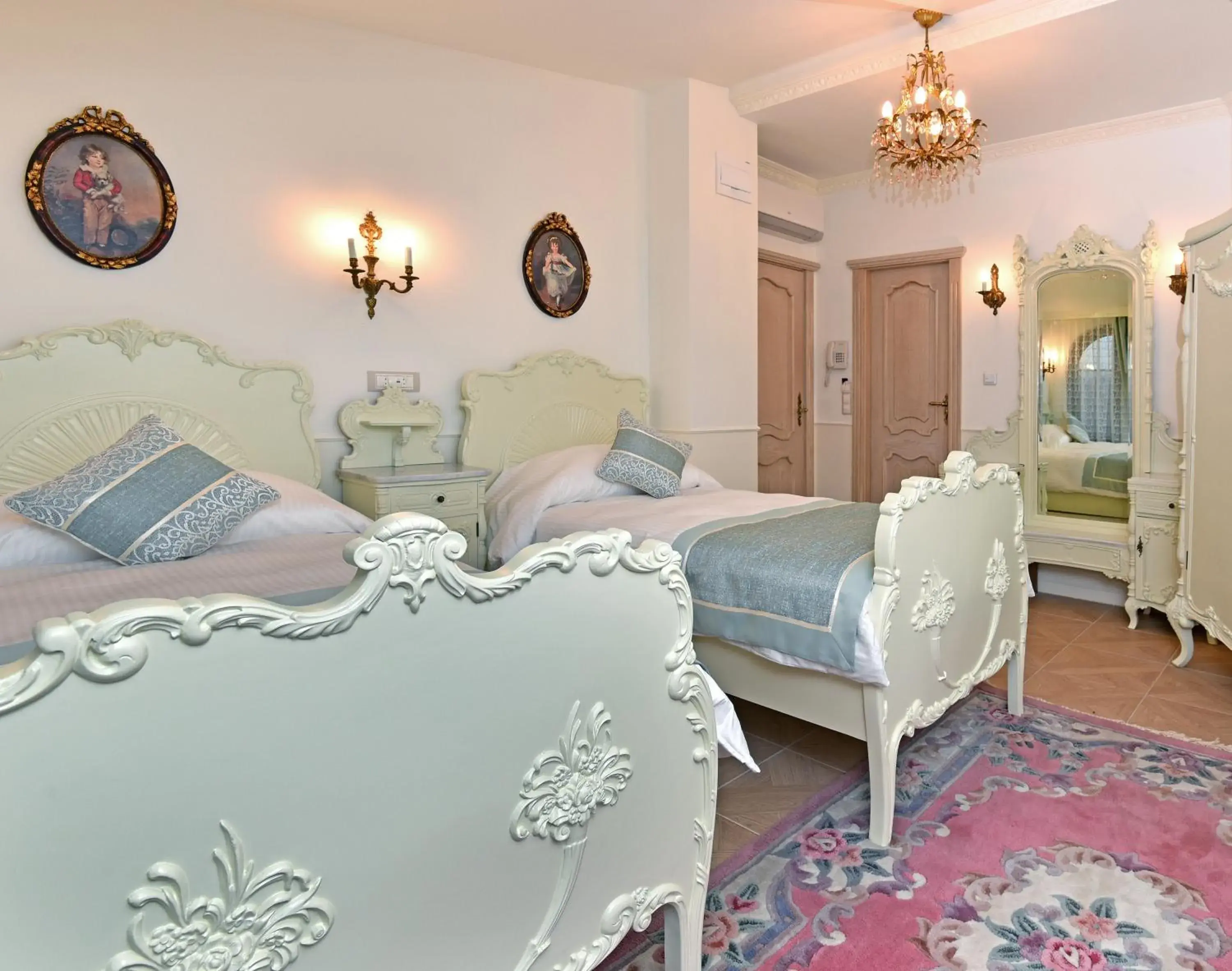 Standard Twin Room in Royal Hotel Standard Twin Room in Royal Hotel