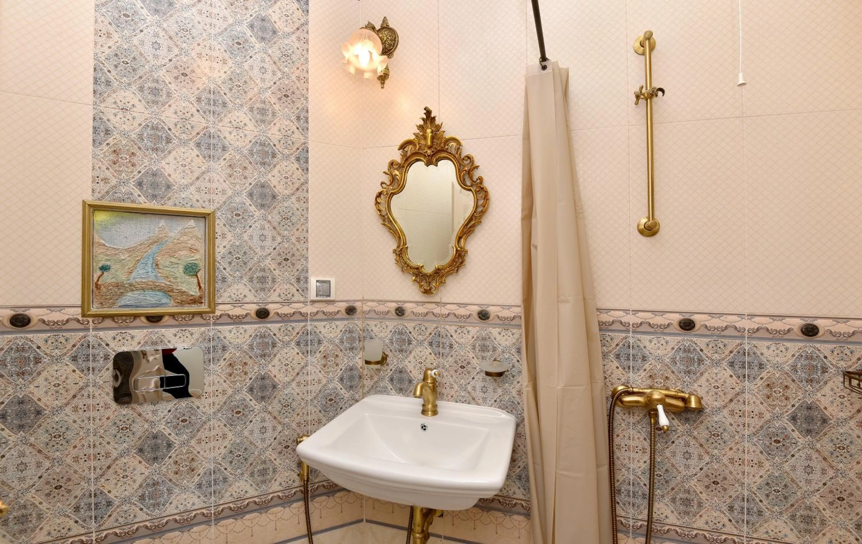 Bathroom in Royal Hotel