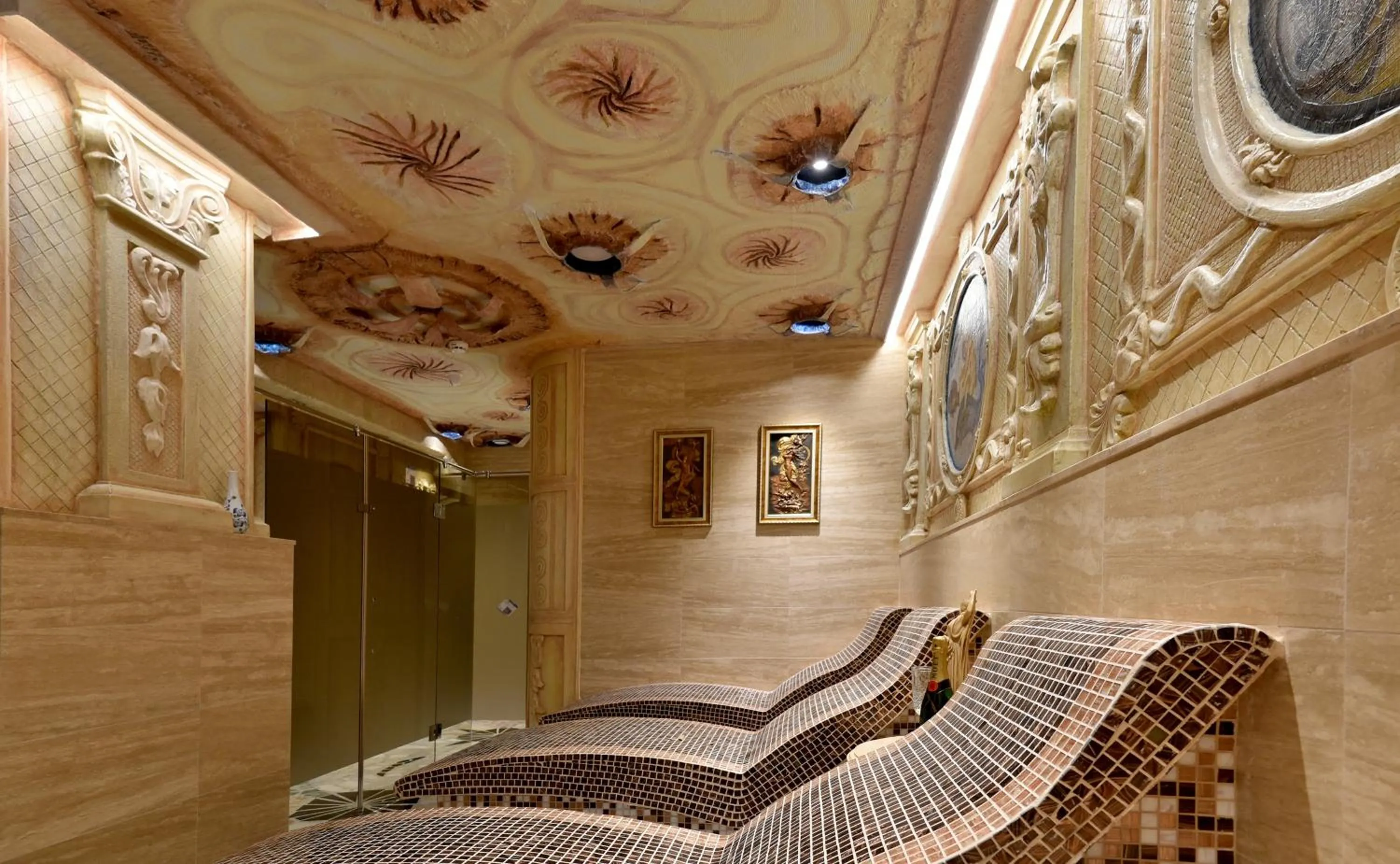 Spa and wellness centre/facilities in Royal Hotel