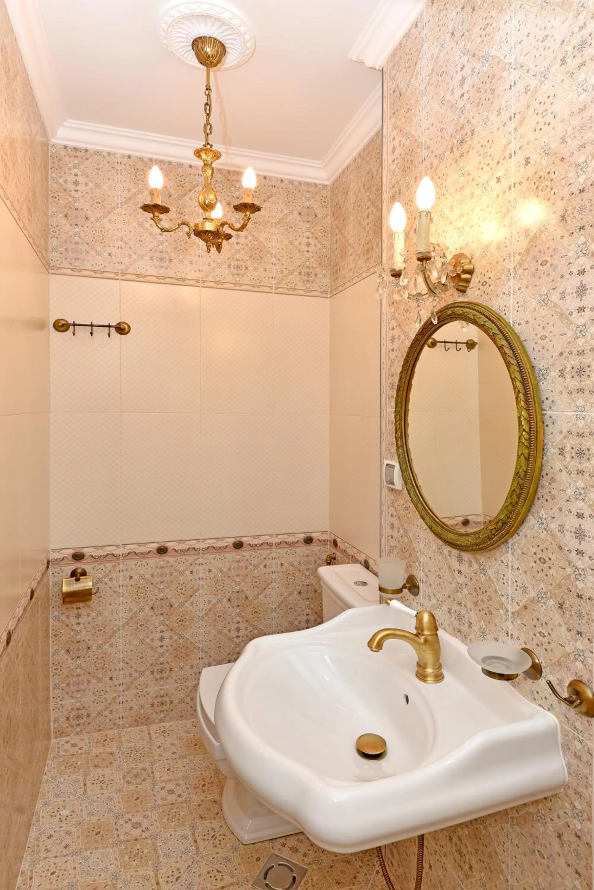 Bathroom in Royal Hotel