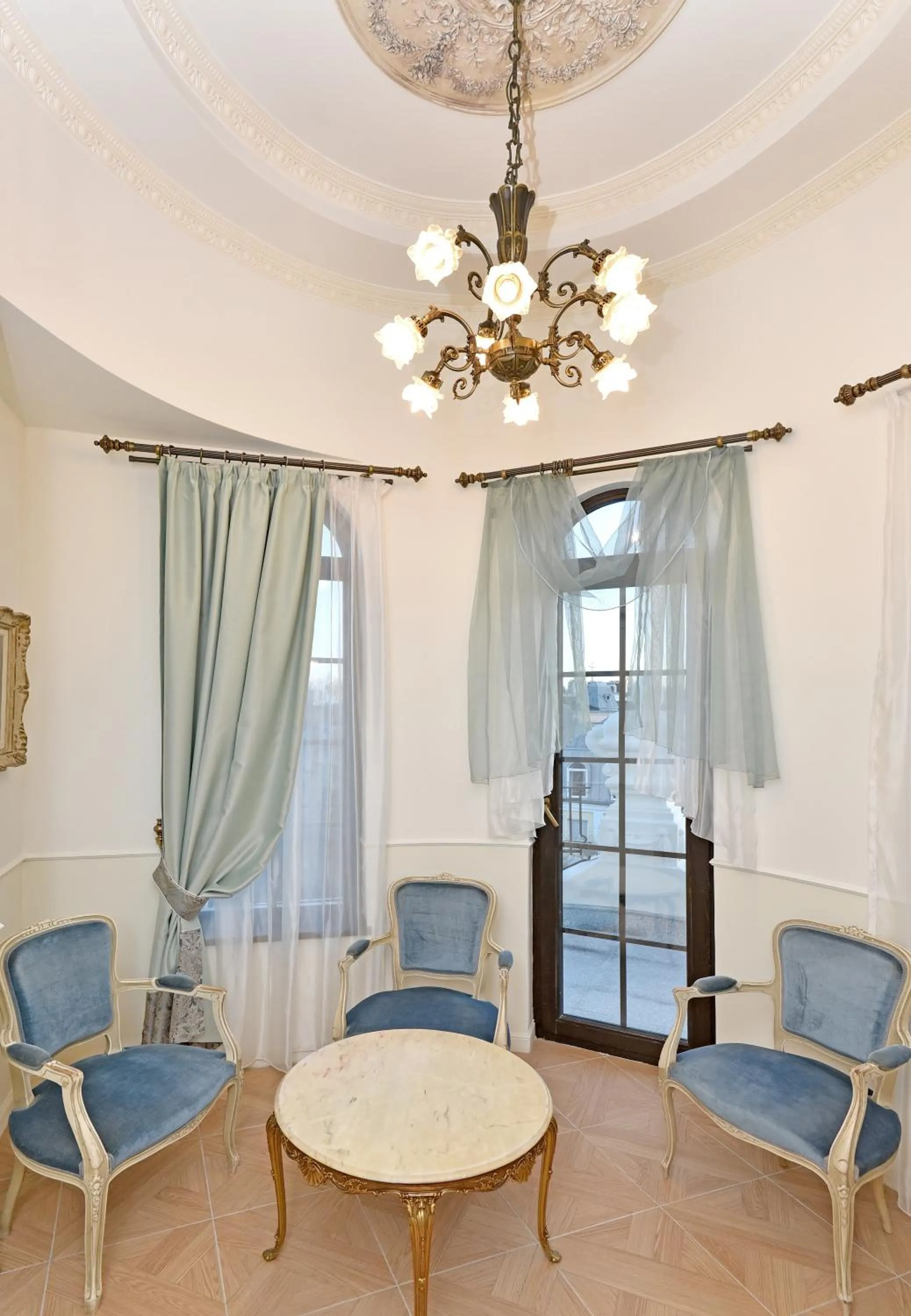 Seating area in Royal Hotel