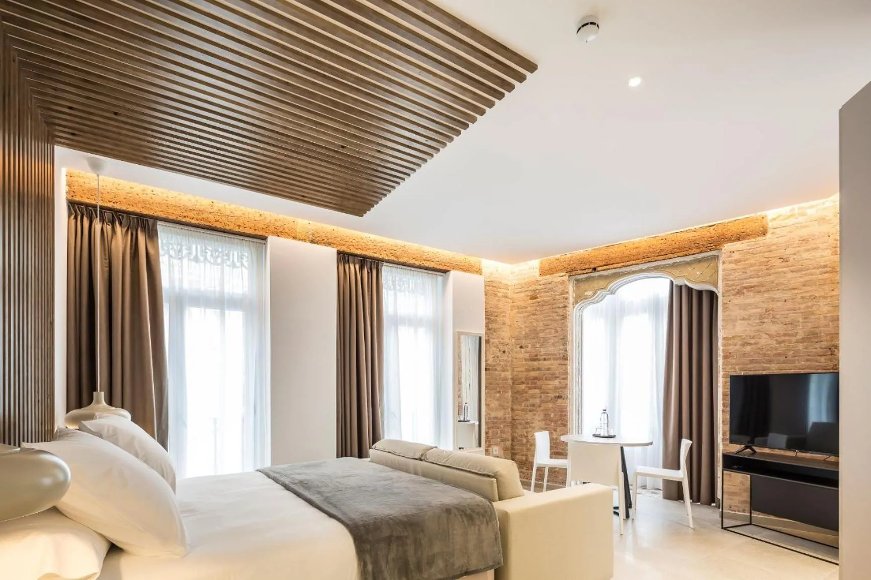 Photo of the whole room, Bed in Mon Suites Benlliure