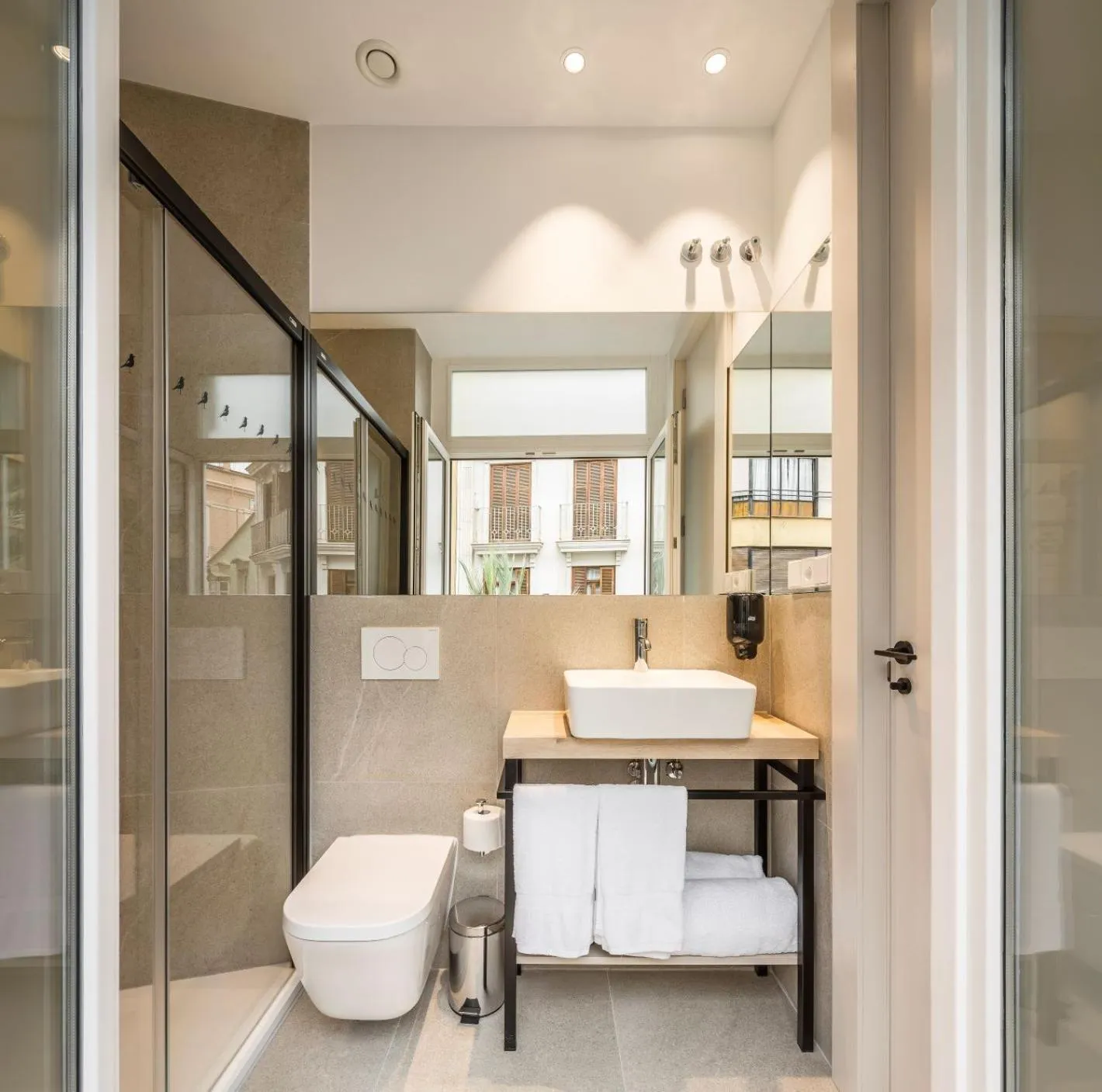 Bathroom in Mon Suites Benlliure