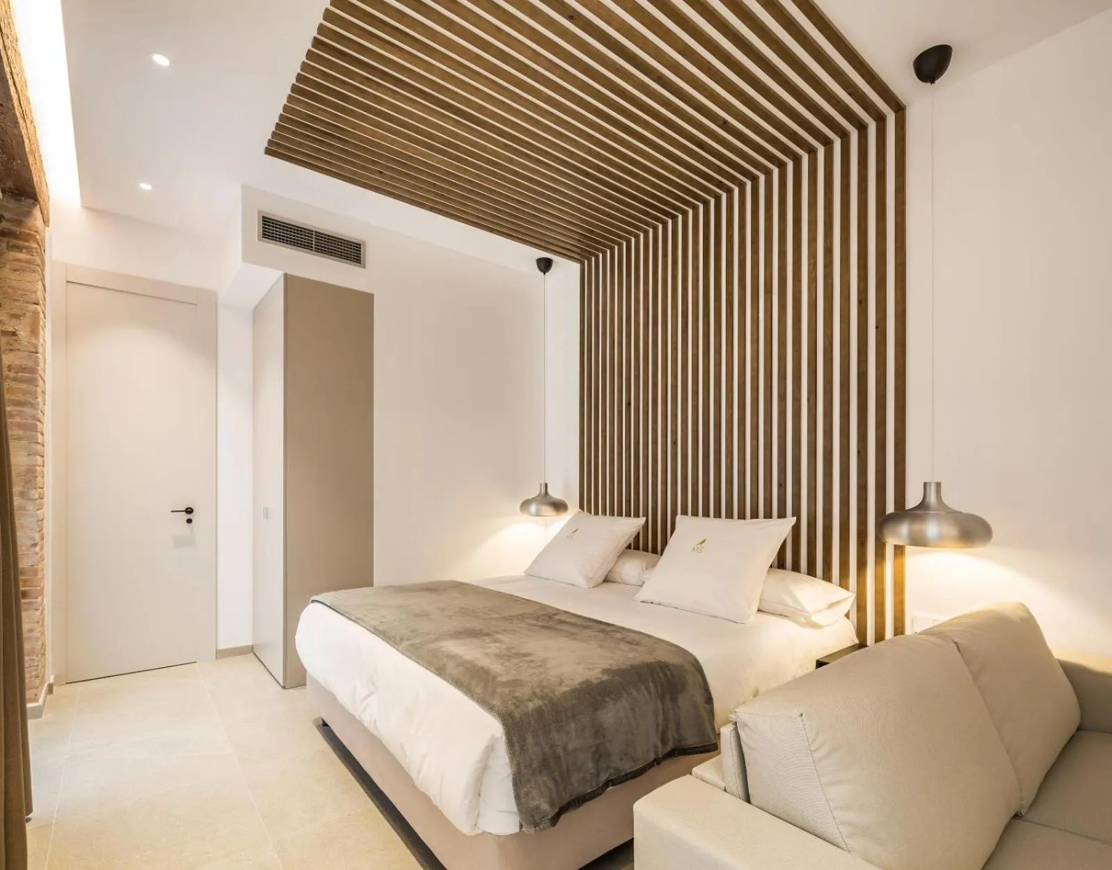 Bed in Mon Suites Benlliure