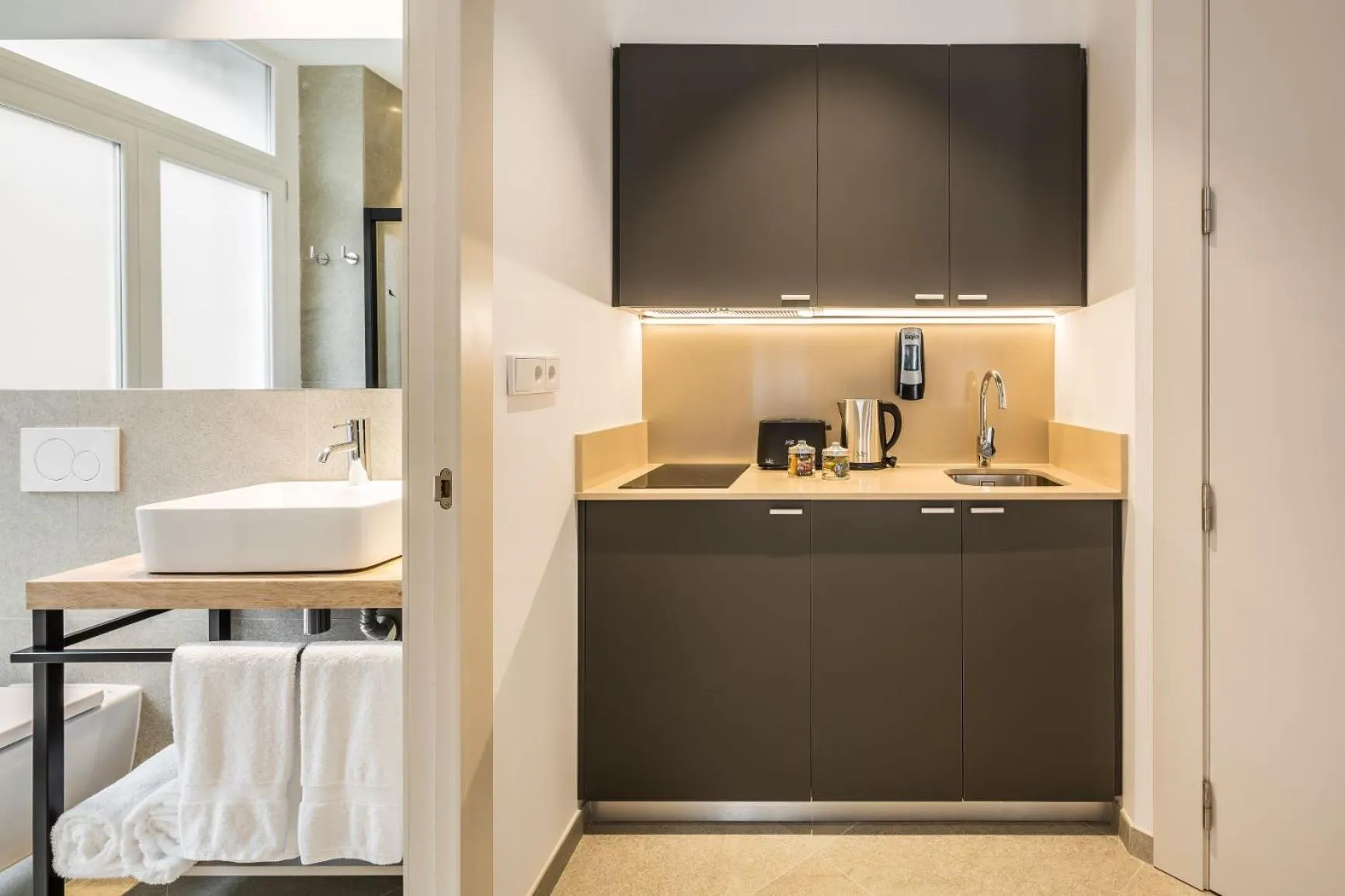 Bathroom in Mon Suites Benlliure