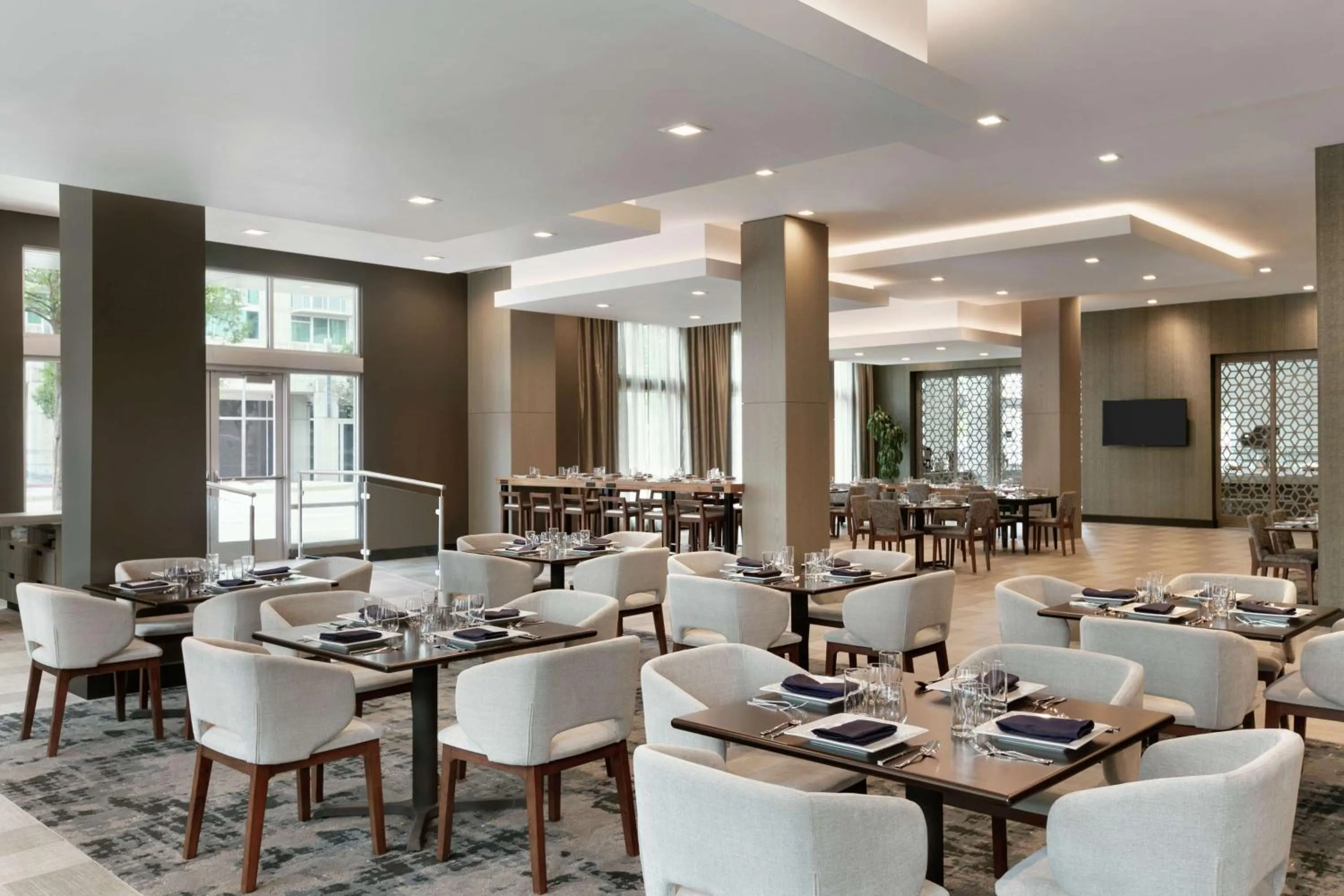 Lounge or bar in Embassy Suites by Hilton Atlanta Midtown