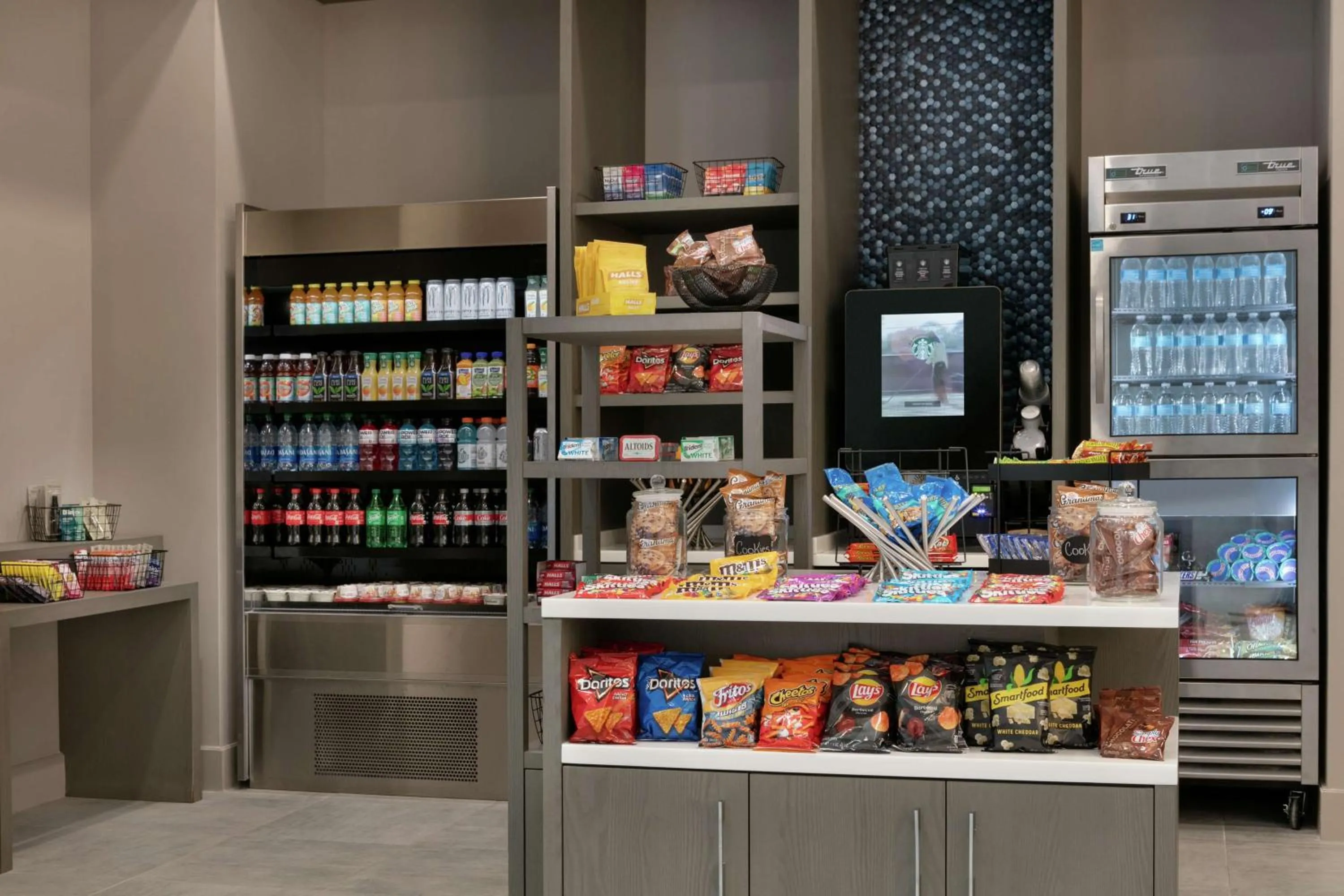 Dining area in Embassy Suites by Hilton Atlanta Midtown